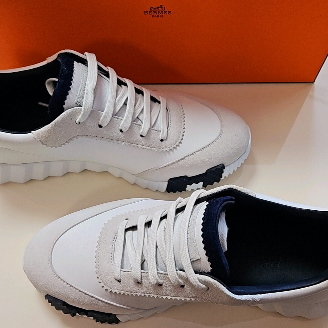 Hermes Bouncing Sneakers Calfskin Suede Goatskin & Blanc 착용 스타일