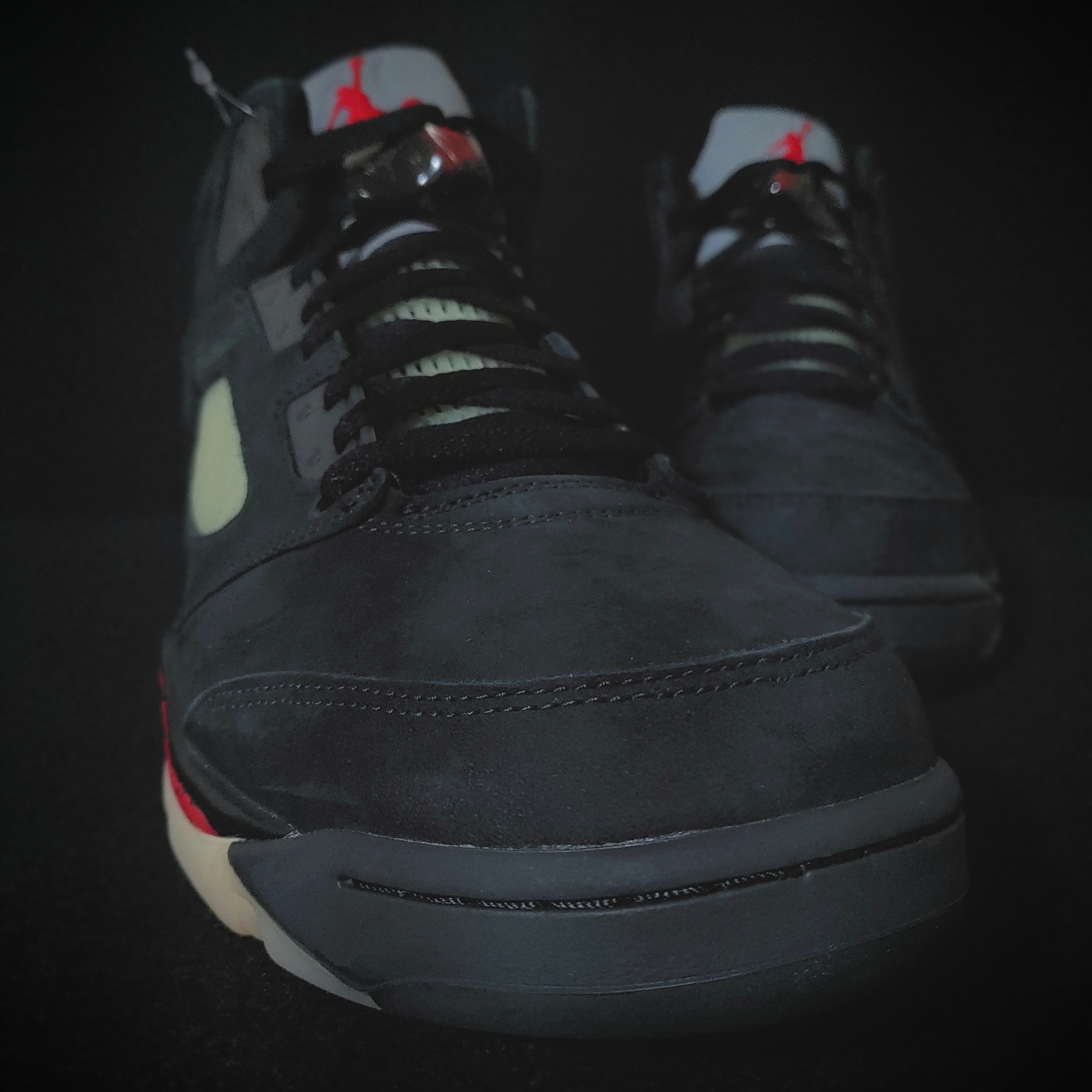 (W) Jordan 5 Retro Gore-Tex Off Noir Fire Red 착용 스타일 - 5