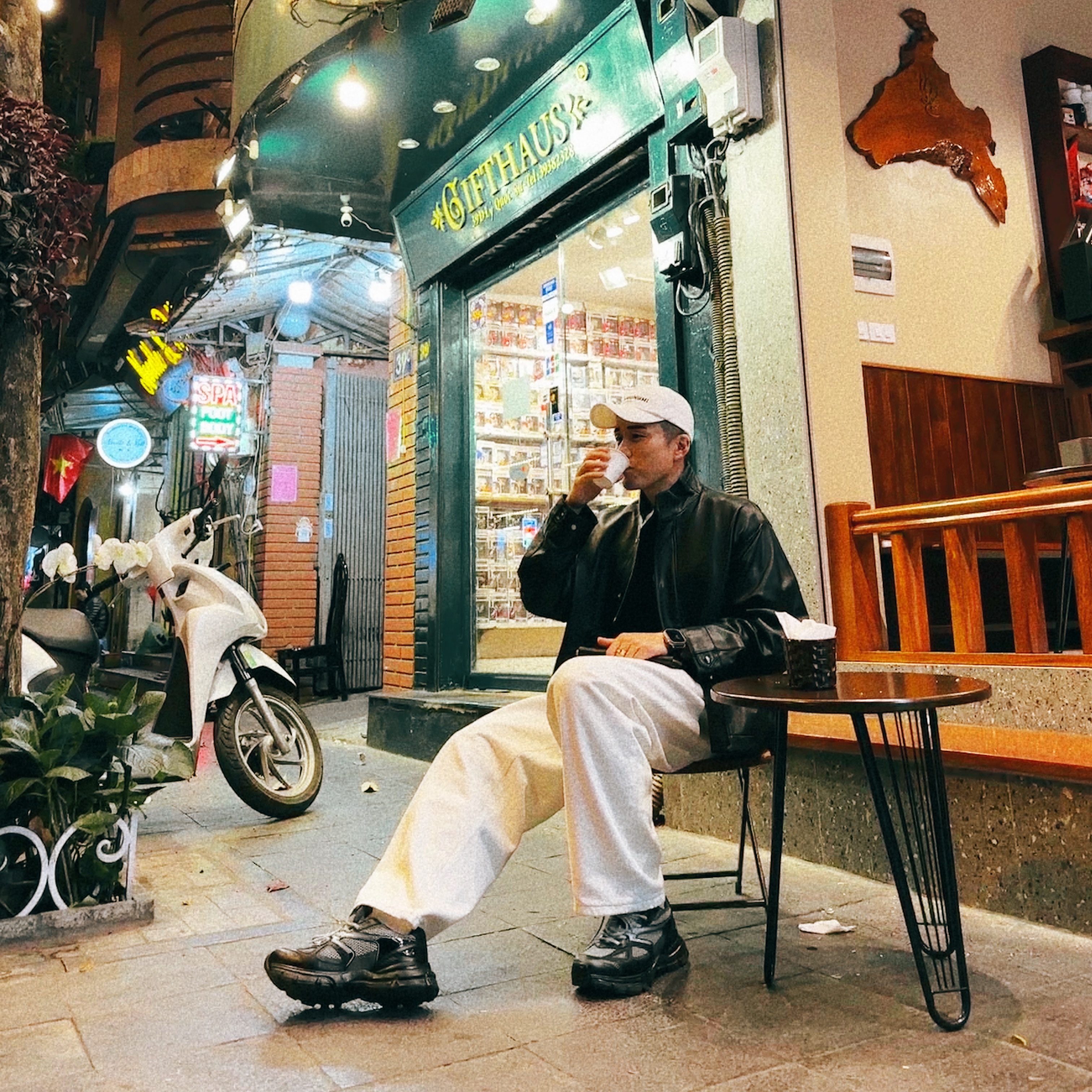 Wooyoungmi Embroidered Ball Cap White - 23SS, Axel Arigato Marathon Runner Off Black 착용 스타일