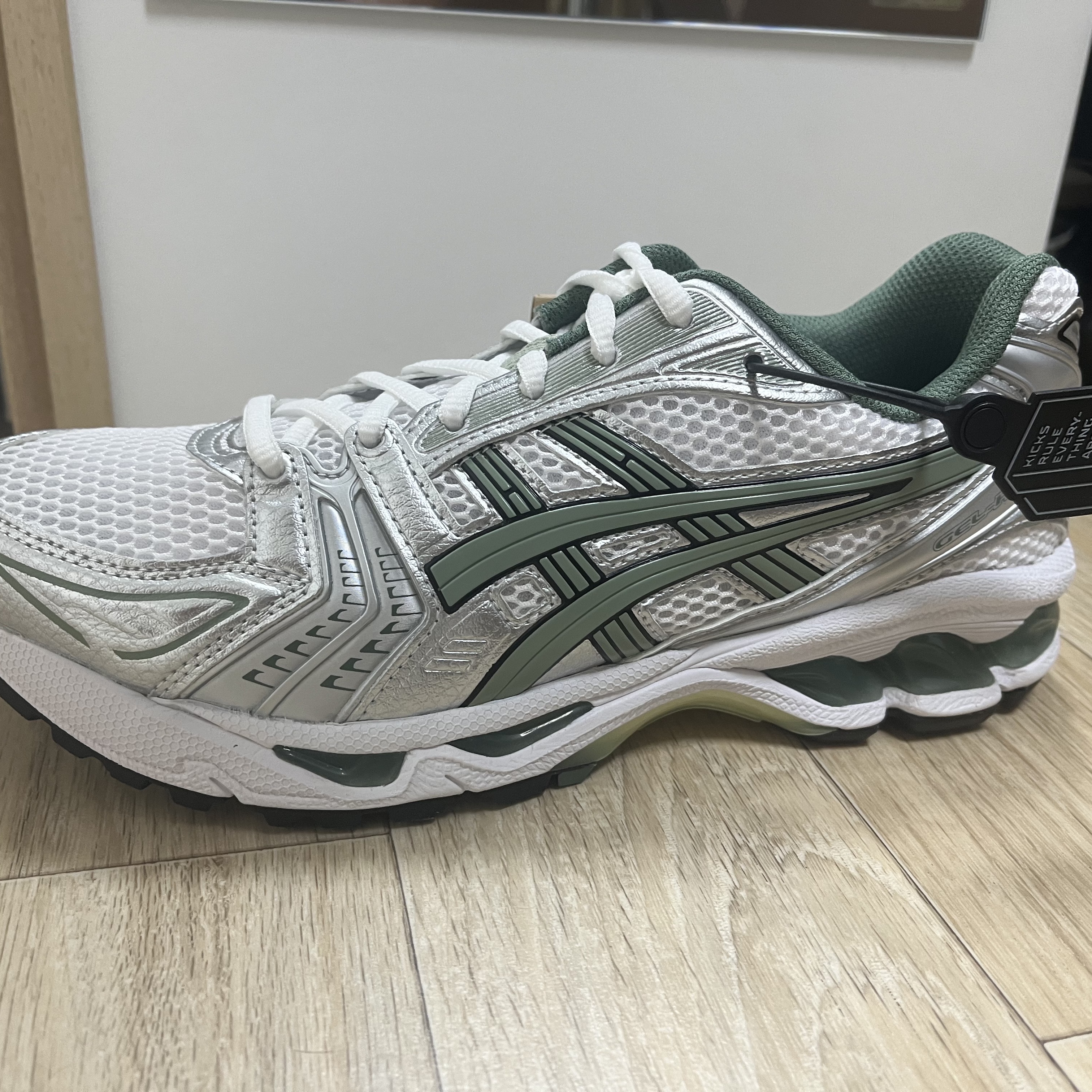 Asics Gel-Kayano 14 White Slate Grey 착용 스타일