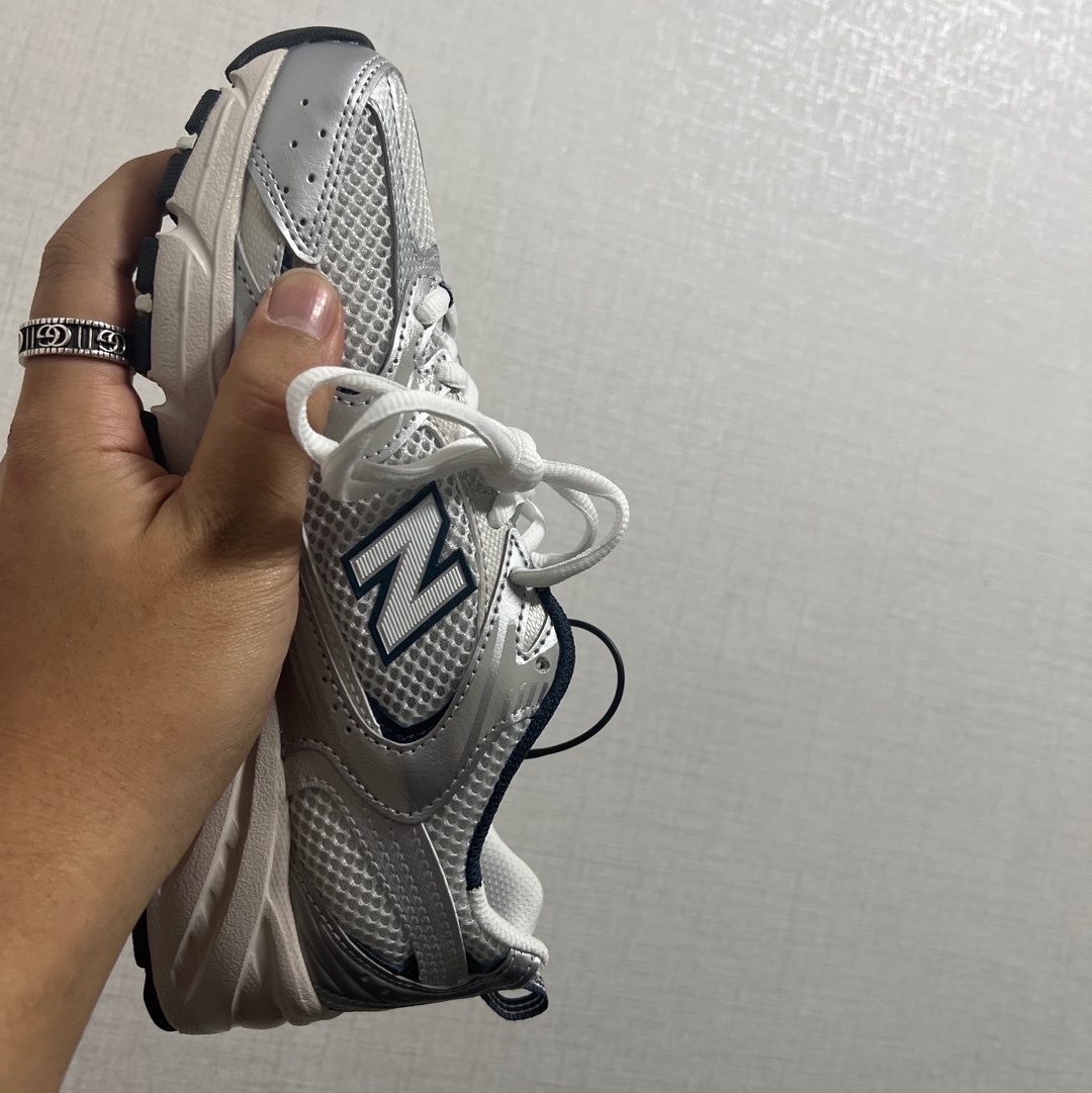 New Balance 530 Steel Grey 착용 스타일