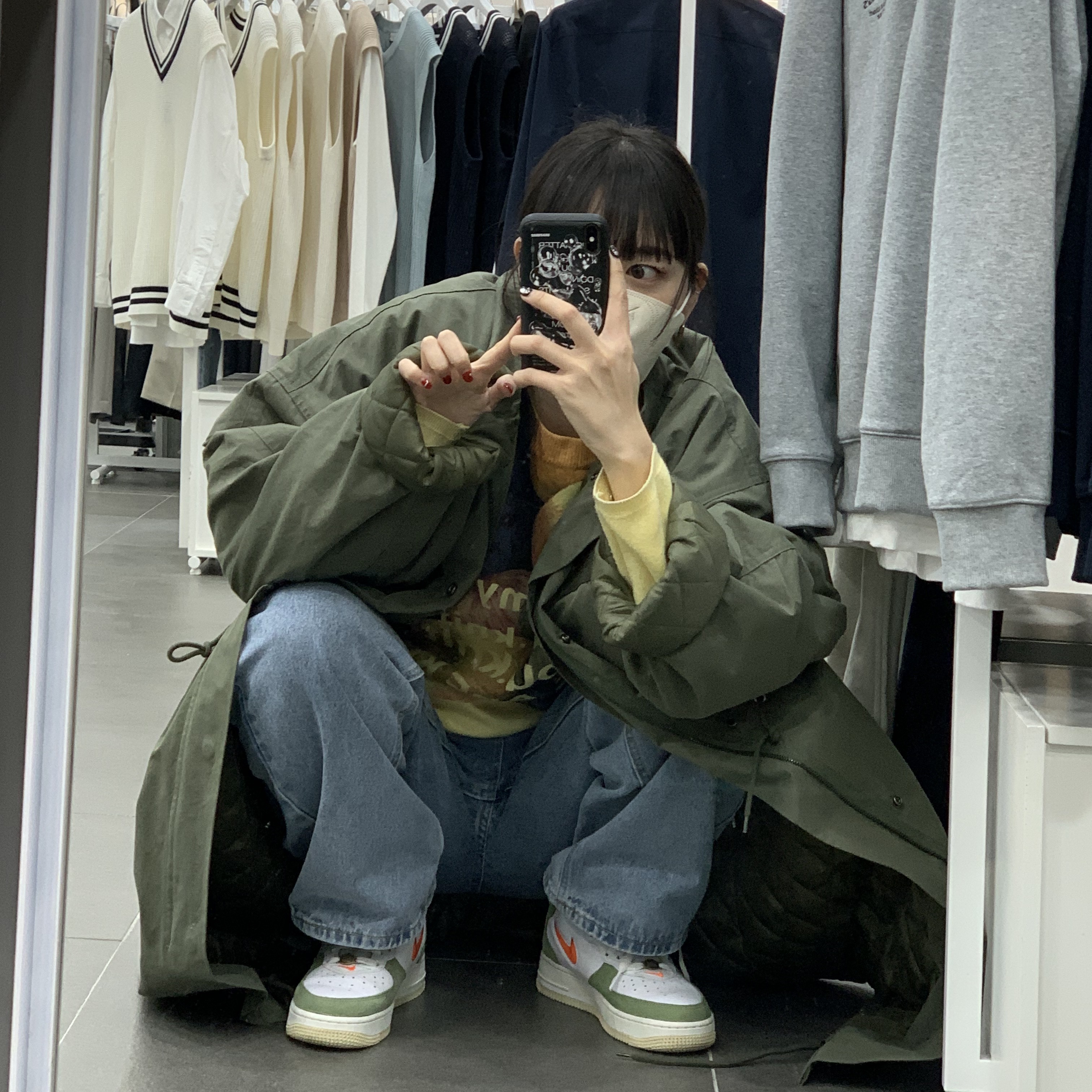 Nike Air Force 1 Mid '07 QS Olive Green and Total Orange 착용 스타일 - 1