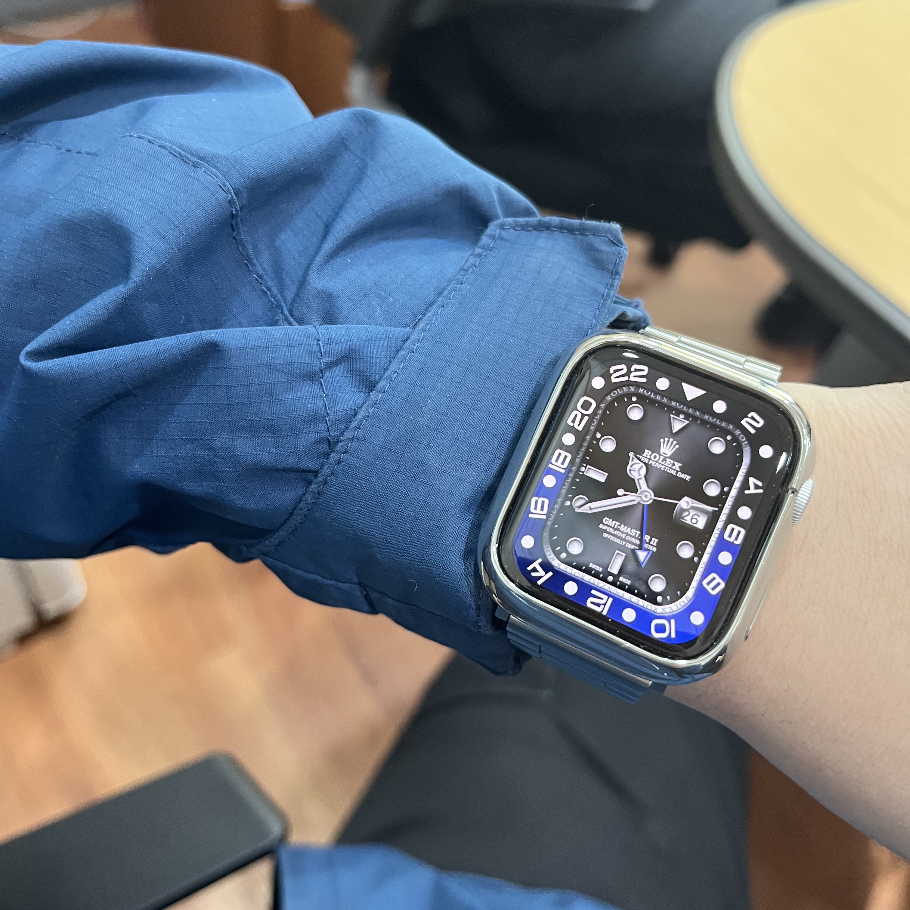 Apple Watch SE 44mm GPS Silver Aluminum Case with Sport Band White (Korean Ver.) 착용 스타일