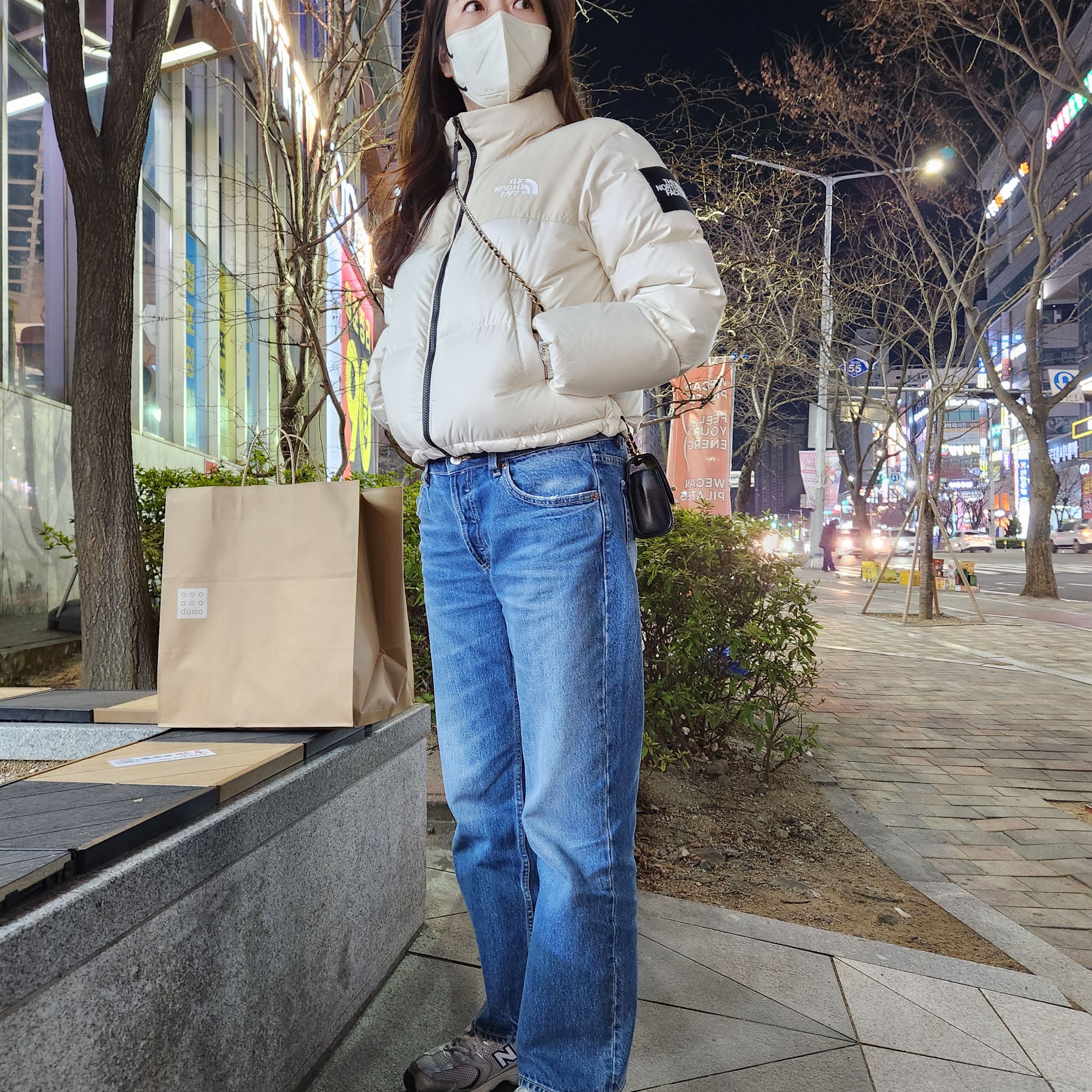(W) The North Face White Label Novelty Nuptse Down Jacket Cream 착용 스타일 - 3