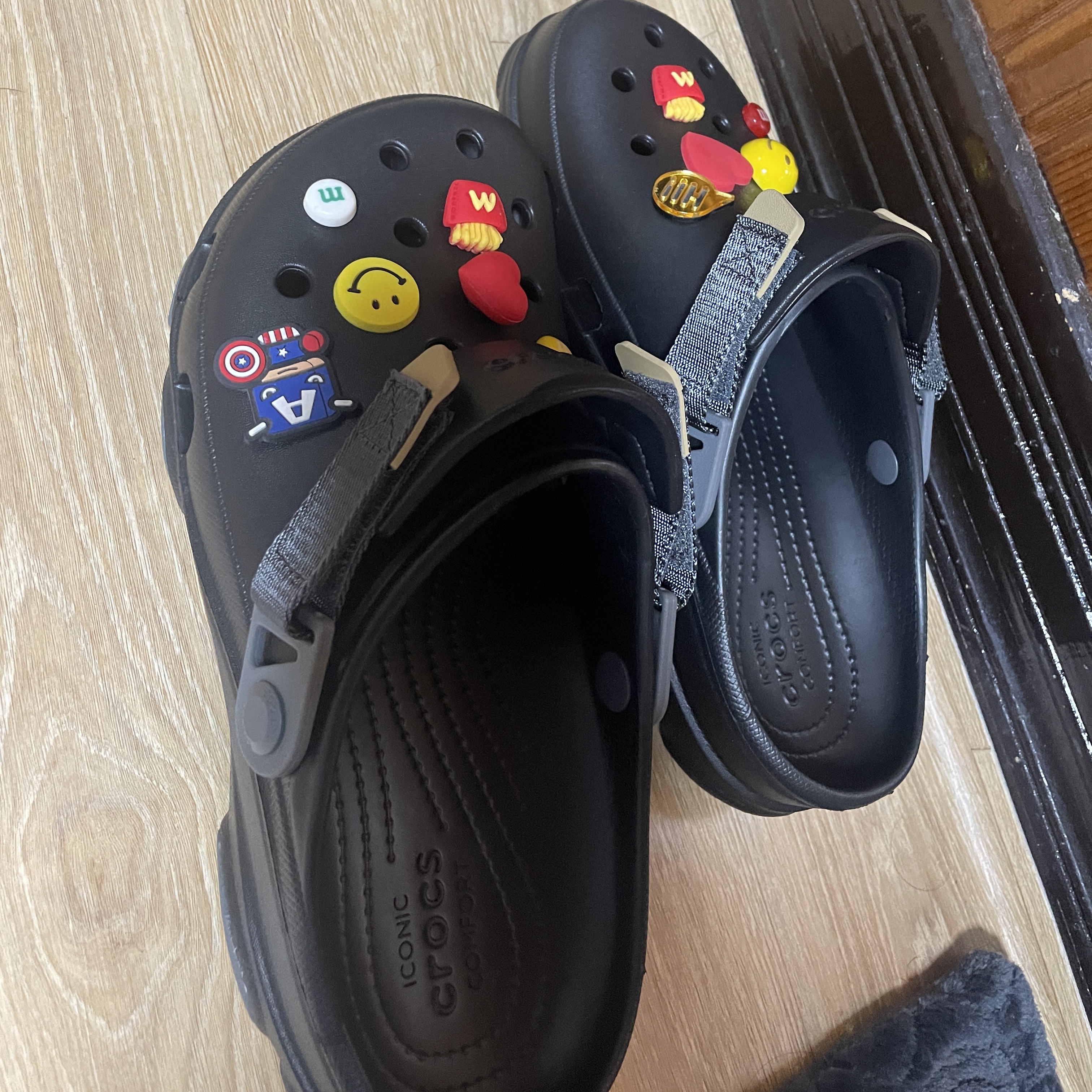 Crocs All Terrain Clog Black 착용 스타일