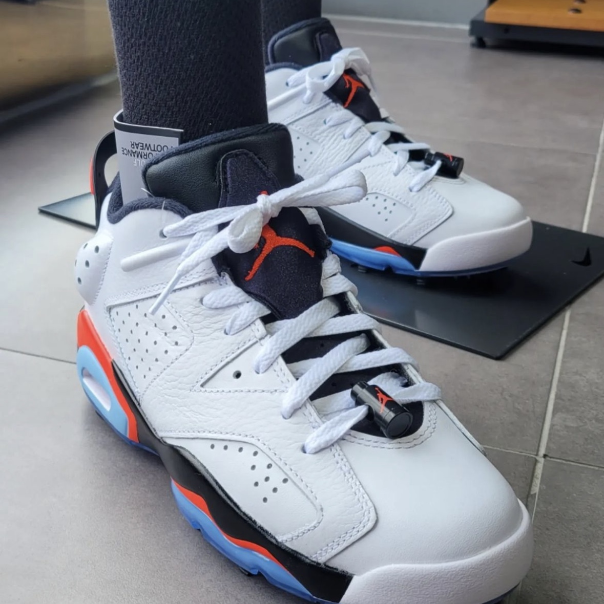 Jordan 6 Retro Low Golf White Infrared 23 착용 스타일 - 1