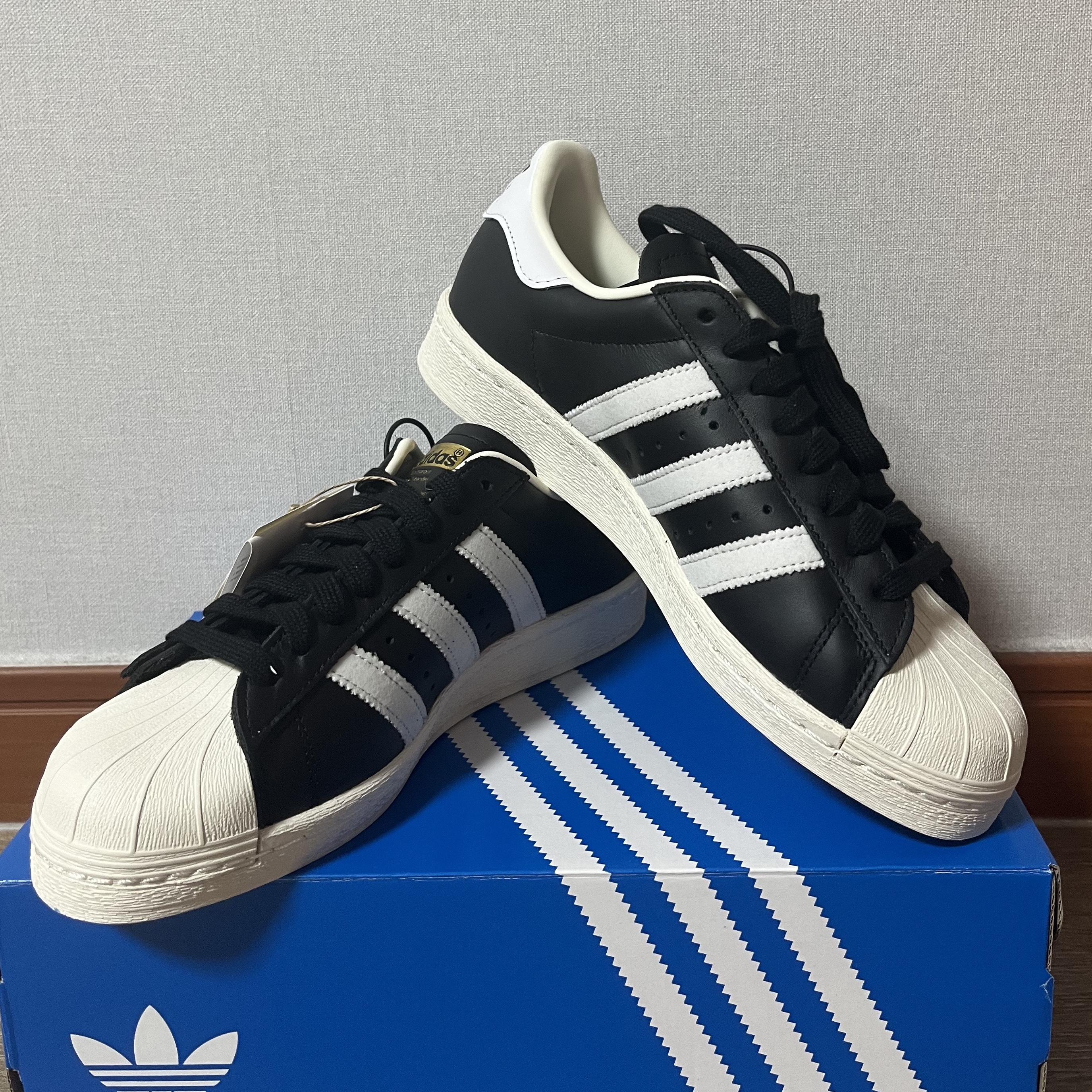 Adidas Superstar 82 FI Core Black 착용 스타일