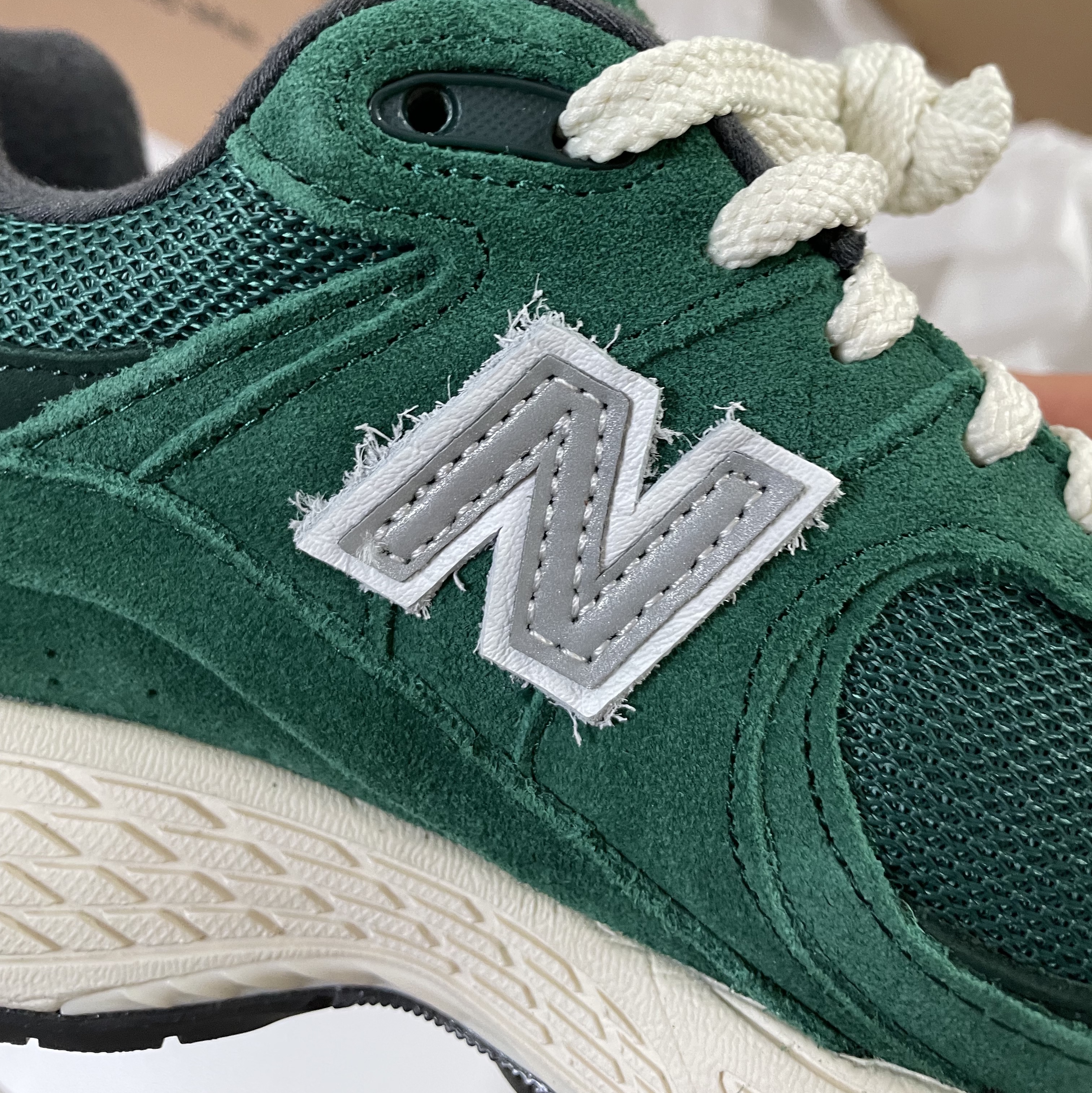 New Balance 2002R Nightwatch Green 착용 스타일