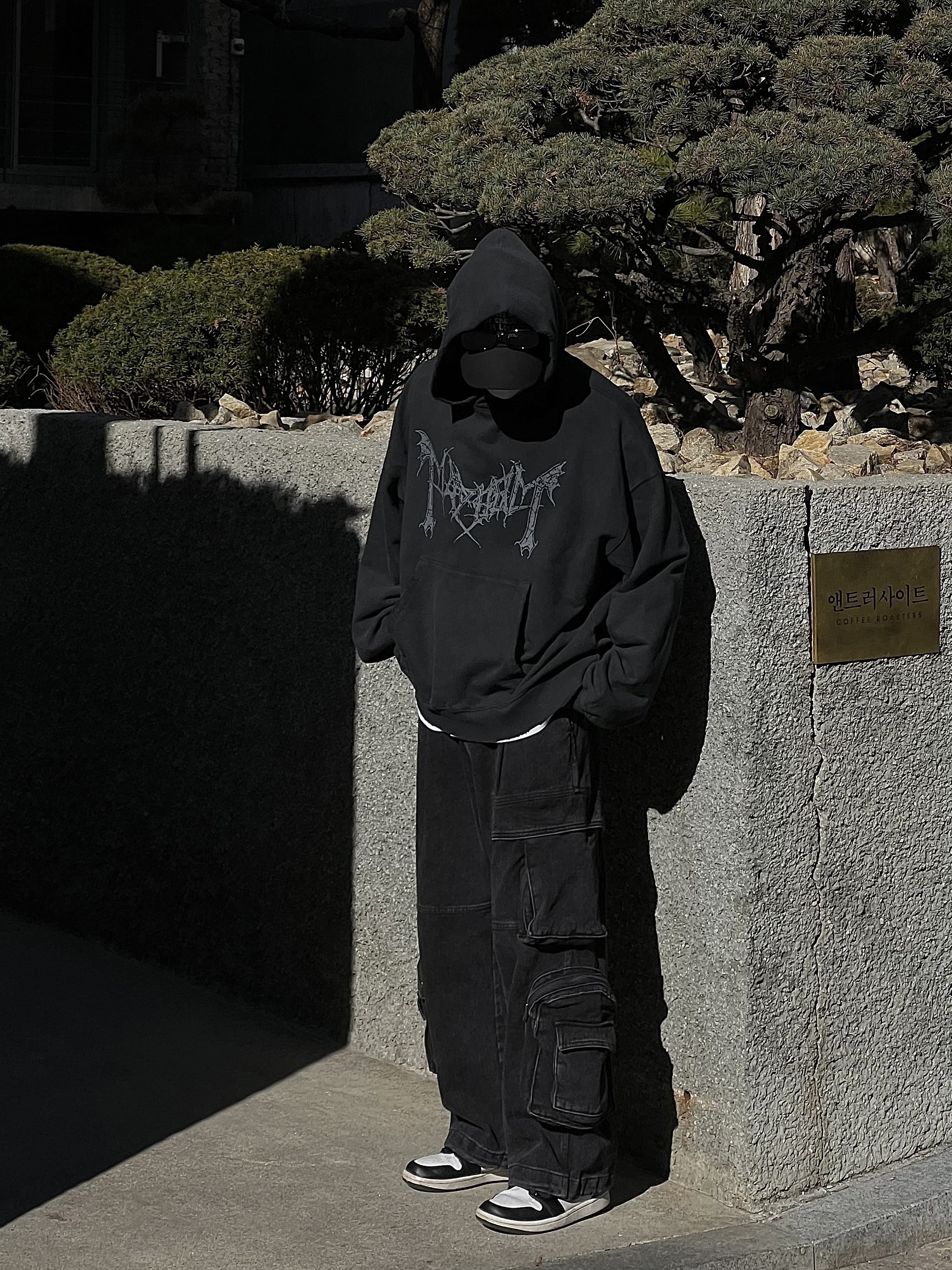 Jordan 1 Low Black Particle Grey 착용 스타일 - 1