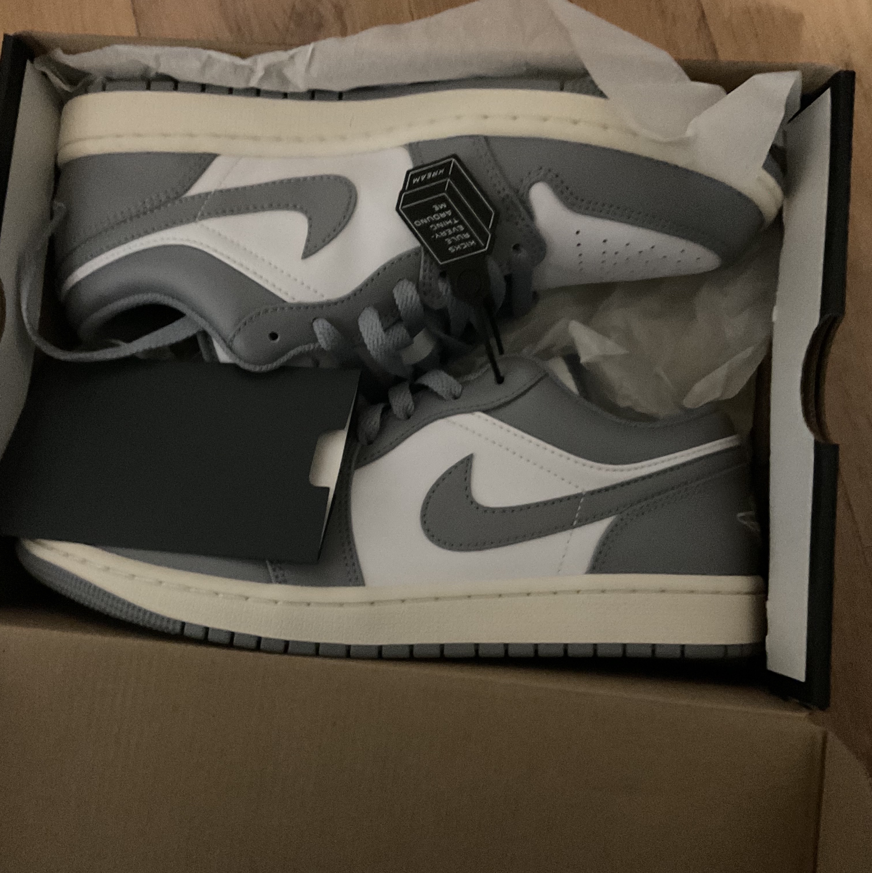 Jordan 1 Low Stealth and White 착용 스타일