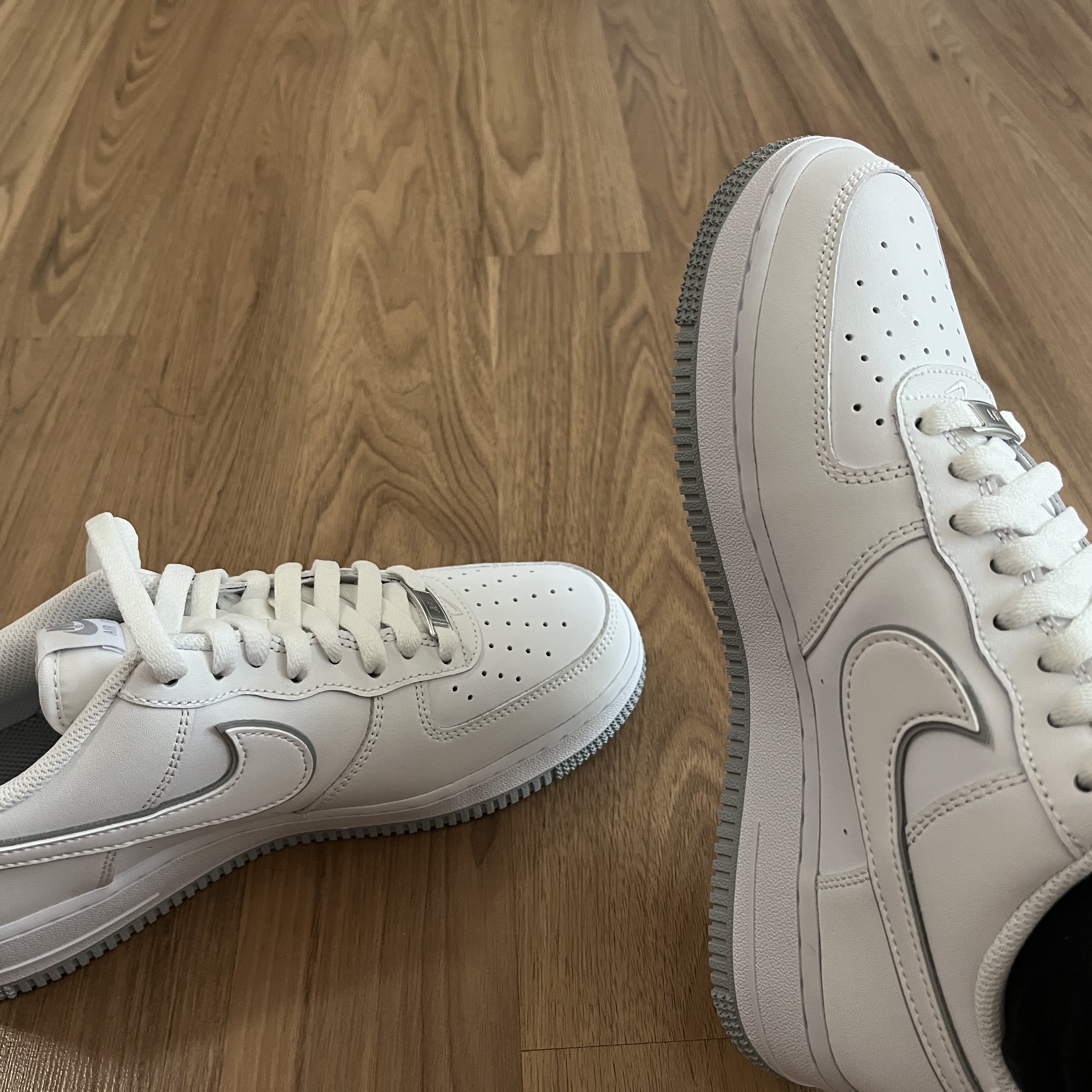 Nike Air Force 1 '07 White Wolf Grey 착용 스타일