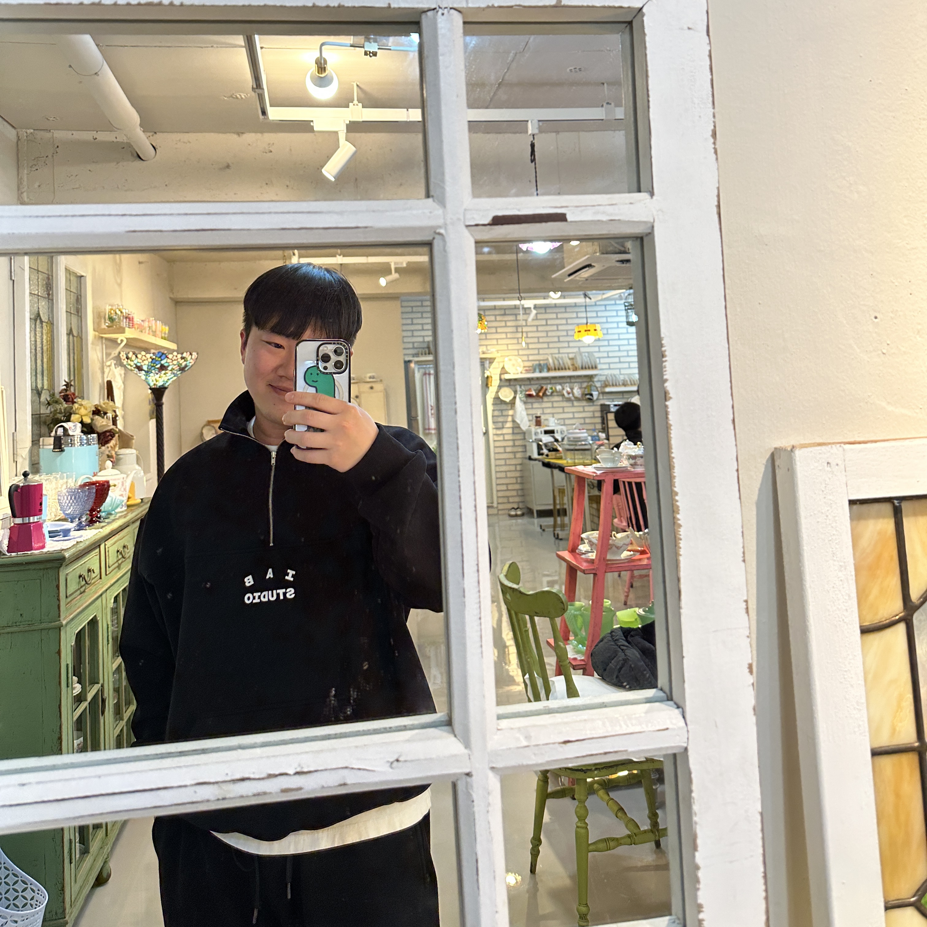 IAB Studio Half Zip-Up Black White 착용 스타일