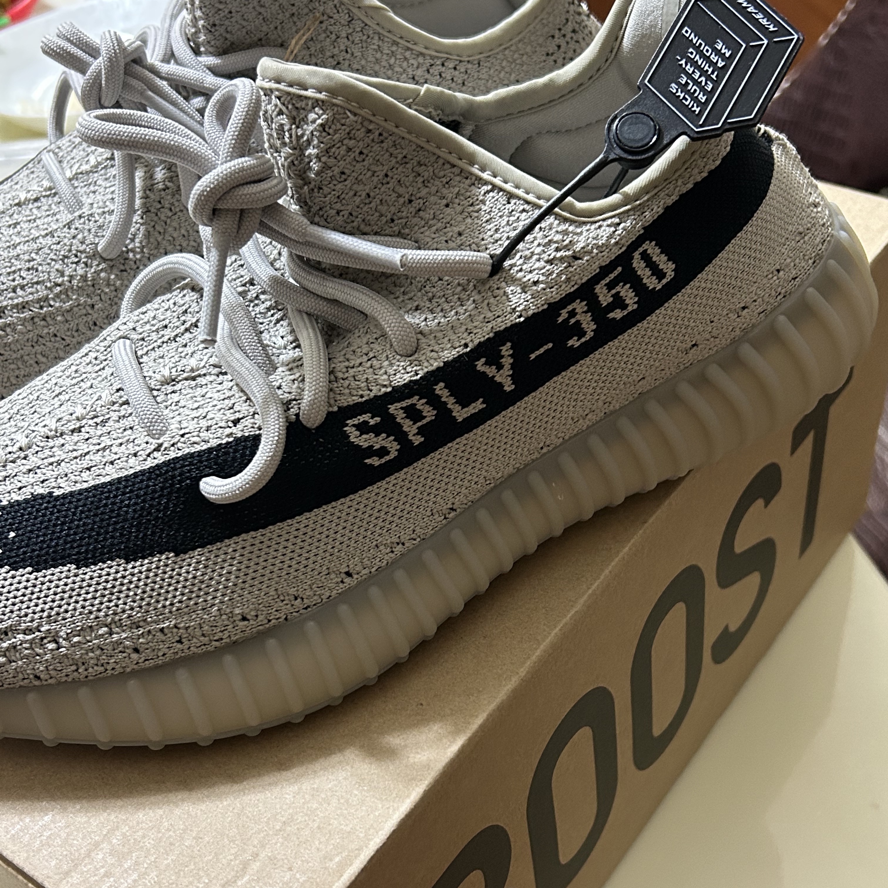 Adidas Yeezy Boost 350 V2 Slate Core Black 2022/2023 착용 스타일
