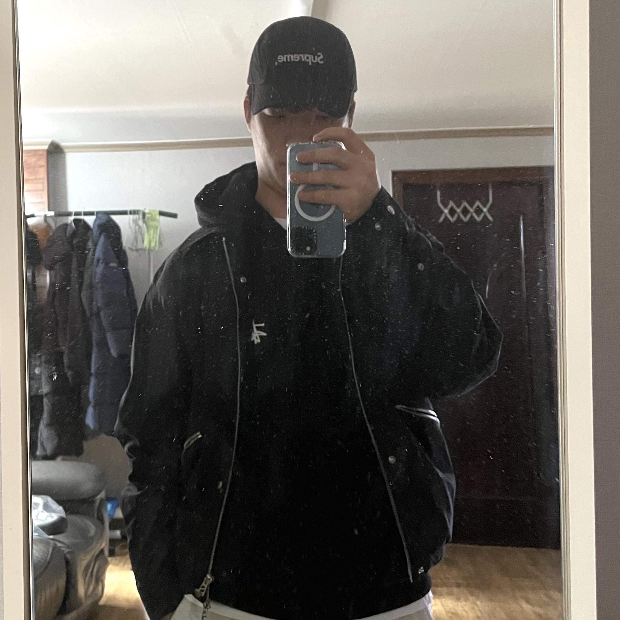 Stussy Basic Stussy Hoodie Black 2022, Supreme Washed Chino Twill Camp Cap Black 착용 스타일