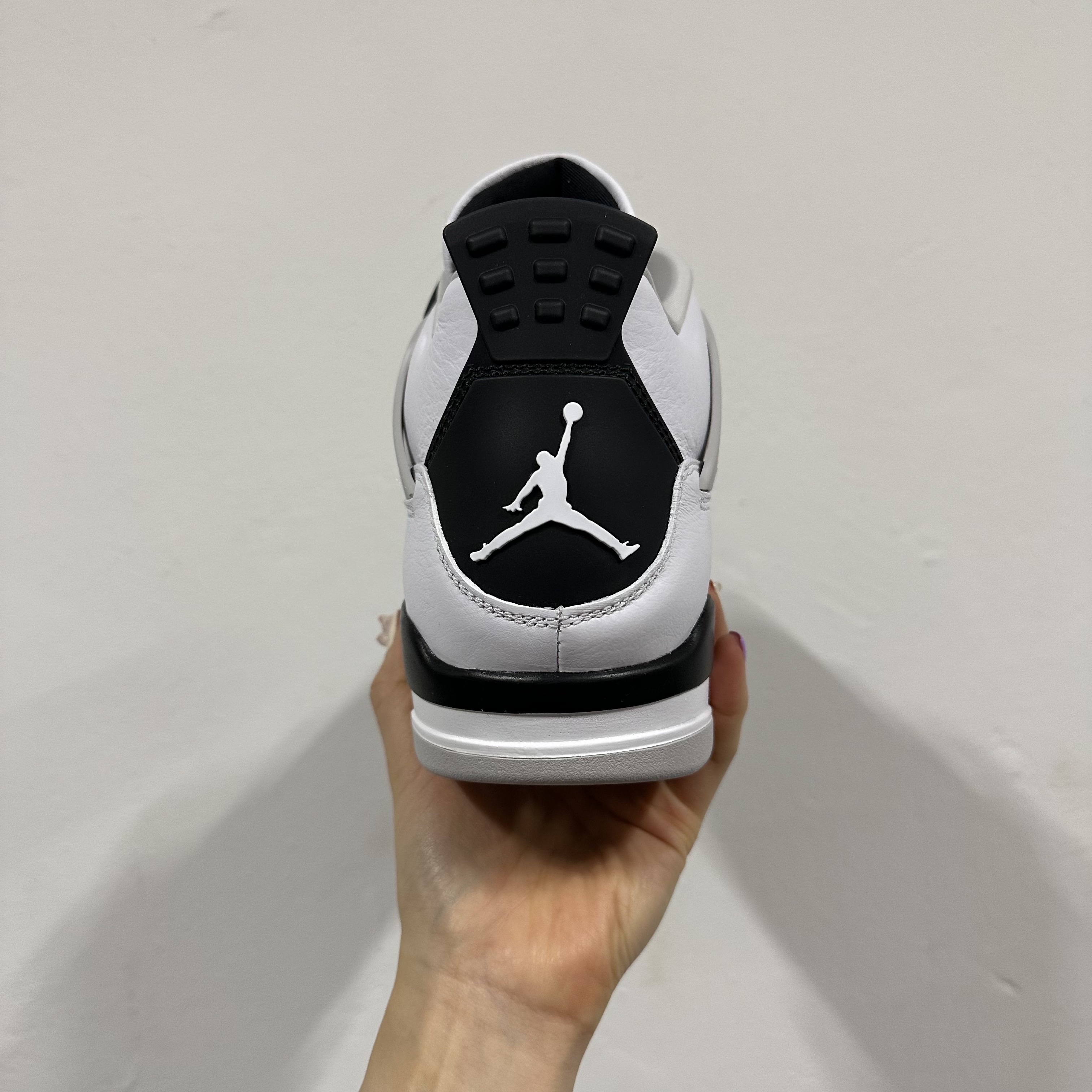 Jordan 4 Retro White and Black 착용 스타일 - 1