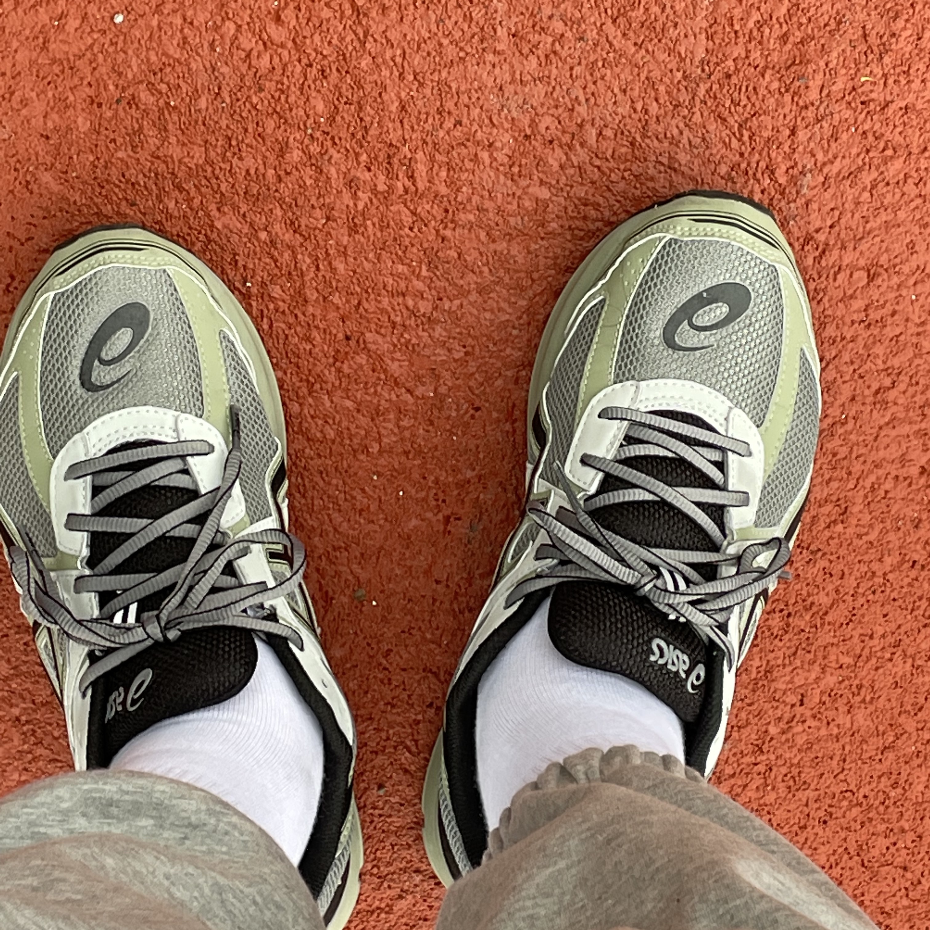 Asics Jog 100 S Sheet Rock - 2E Wide 착용 스타일