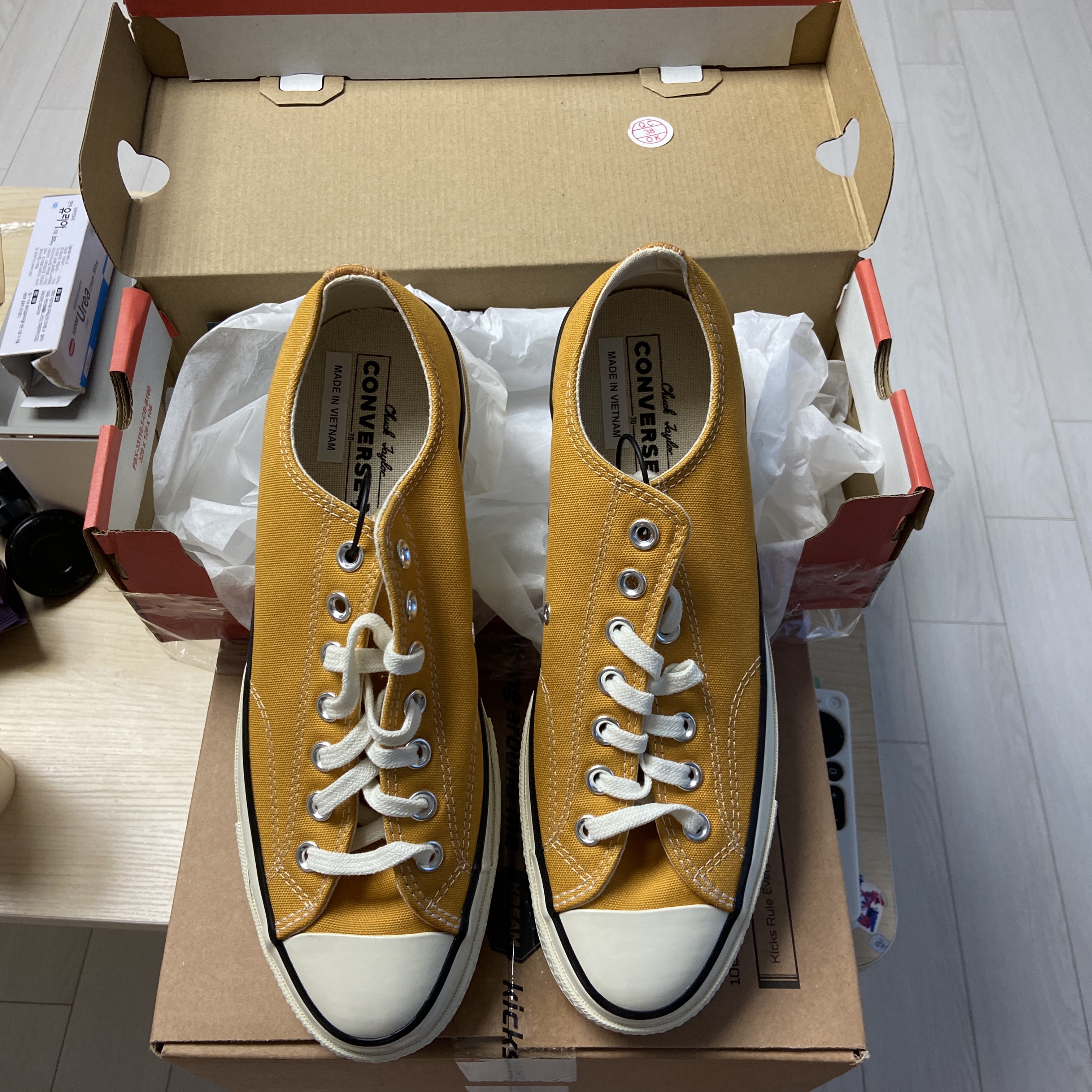 Converse Chuck 70 Ox Vintage Canvas Sunflower 착용 스타일 - 3