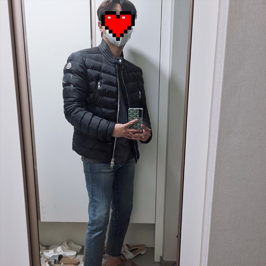 Moncler Amiot Short Down Jacket Black - 22FW 착용 스타일 - 3