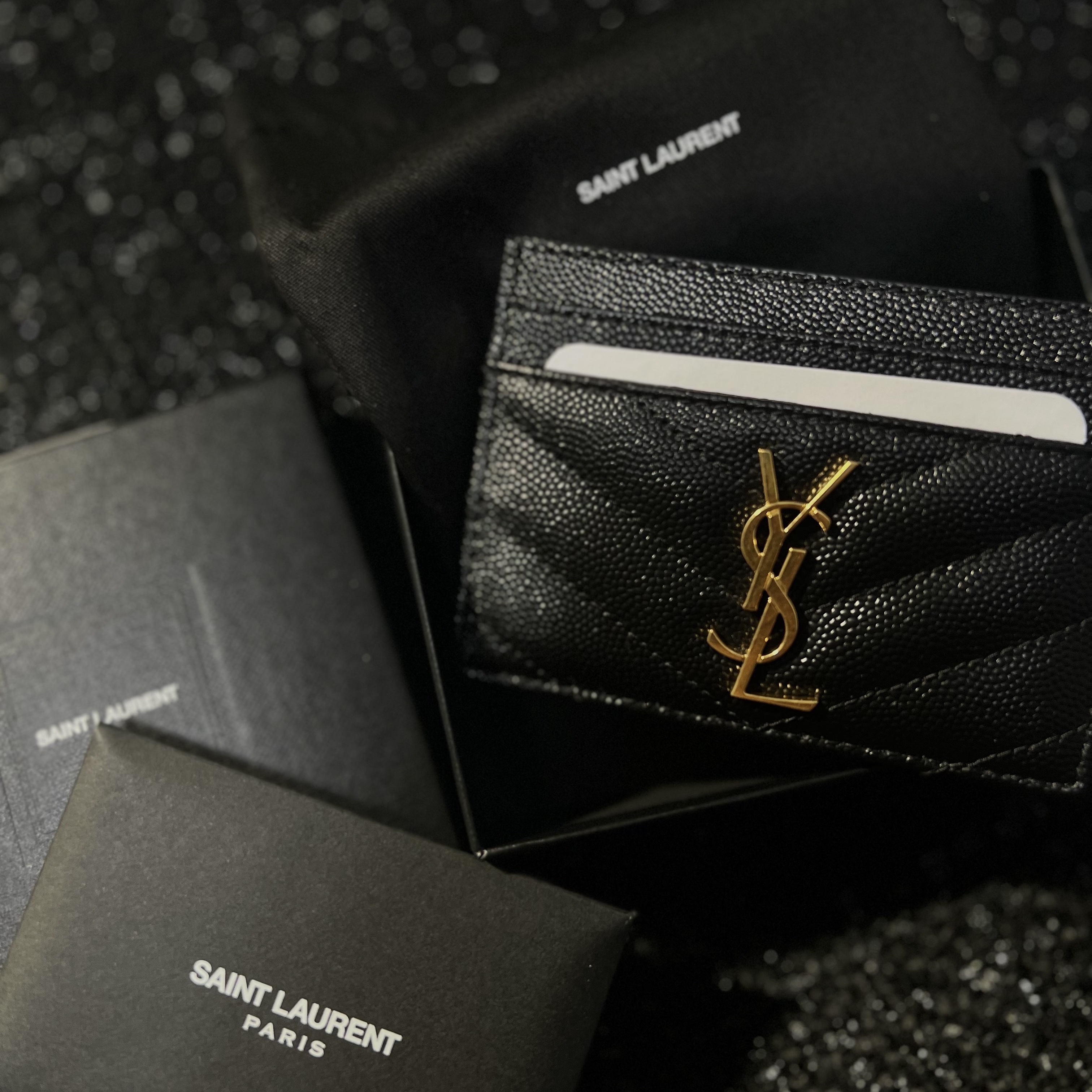 Saint Laurent Cassandre Matelasse Card Case in Grain De Poudre Embossed Leather Black 착용 스타일