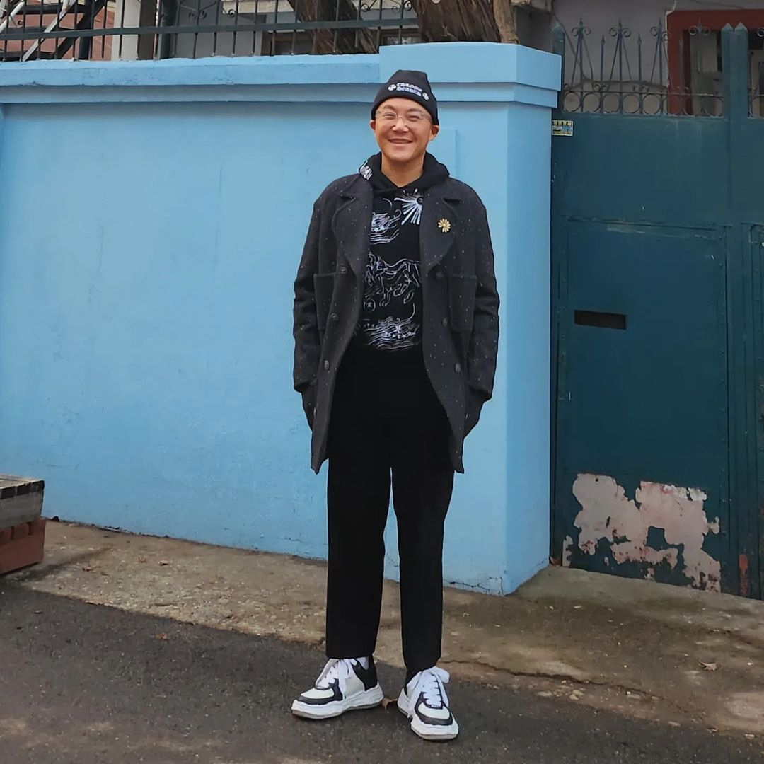 Maison Mihara Yasuhiro Wayne OG Sole Leather Low-top Sneakers Black White 착용 스타일 - 2