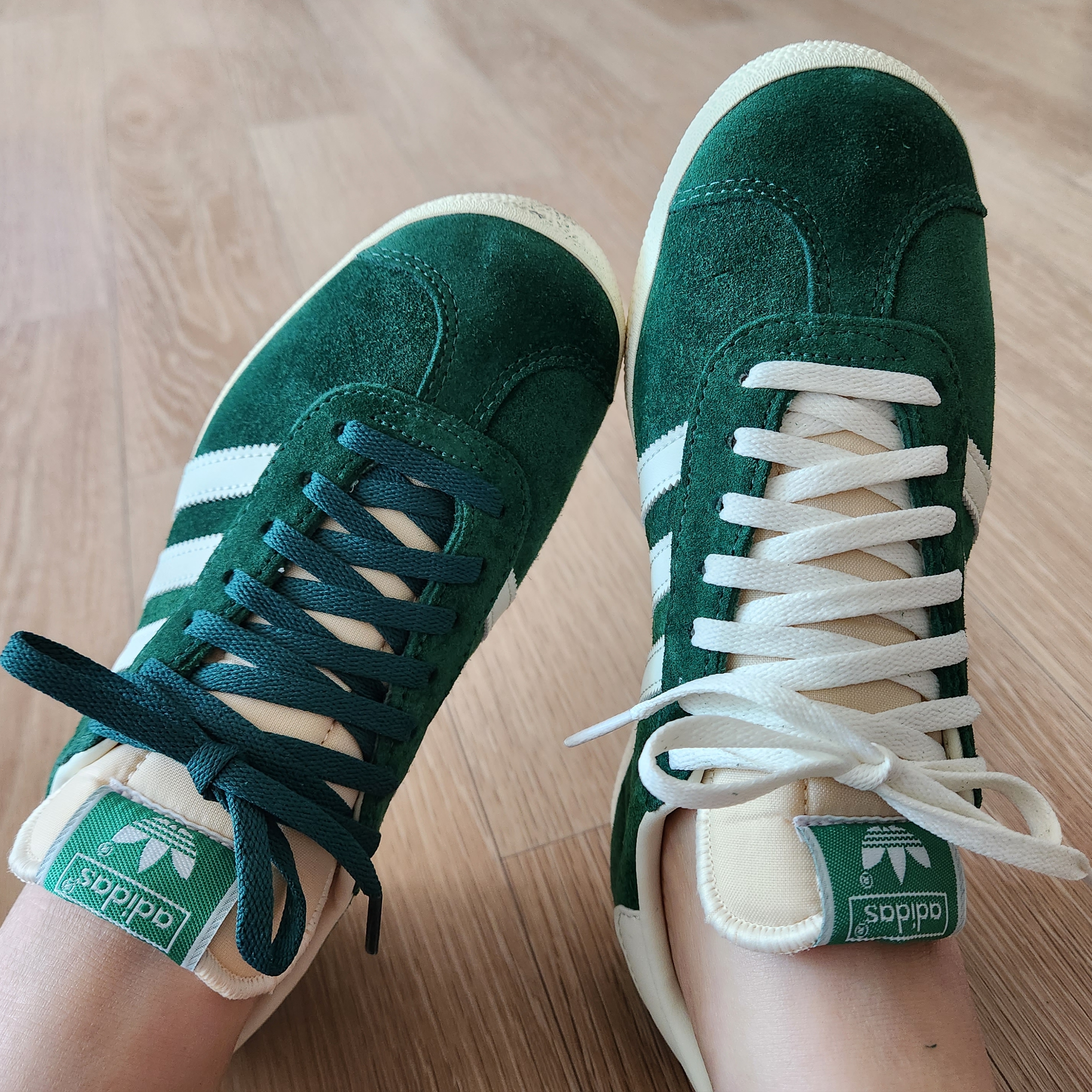 Adidas Gazelle Dark Green Cream White 착용 스타일 - 1