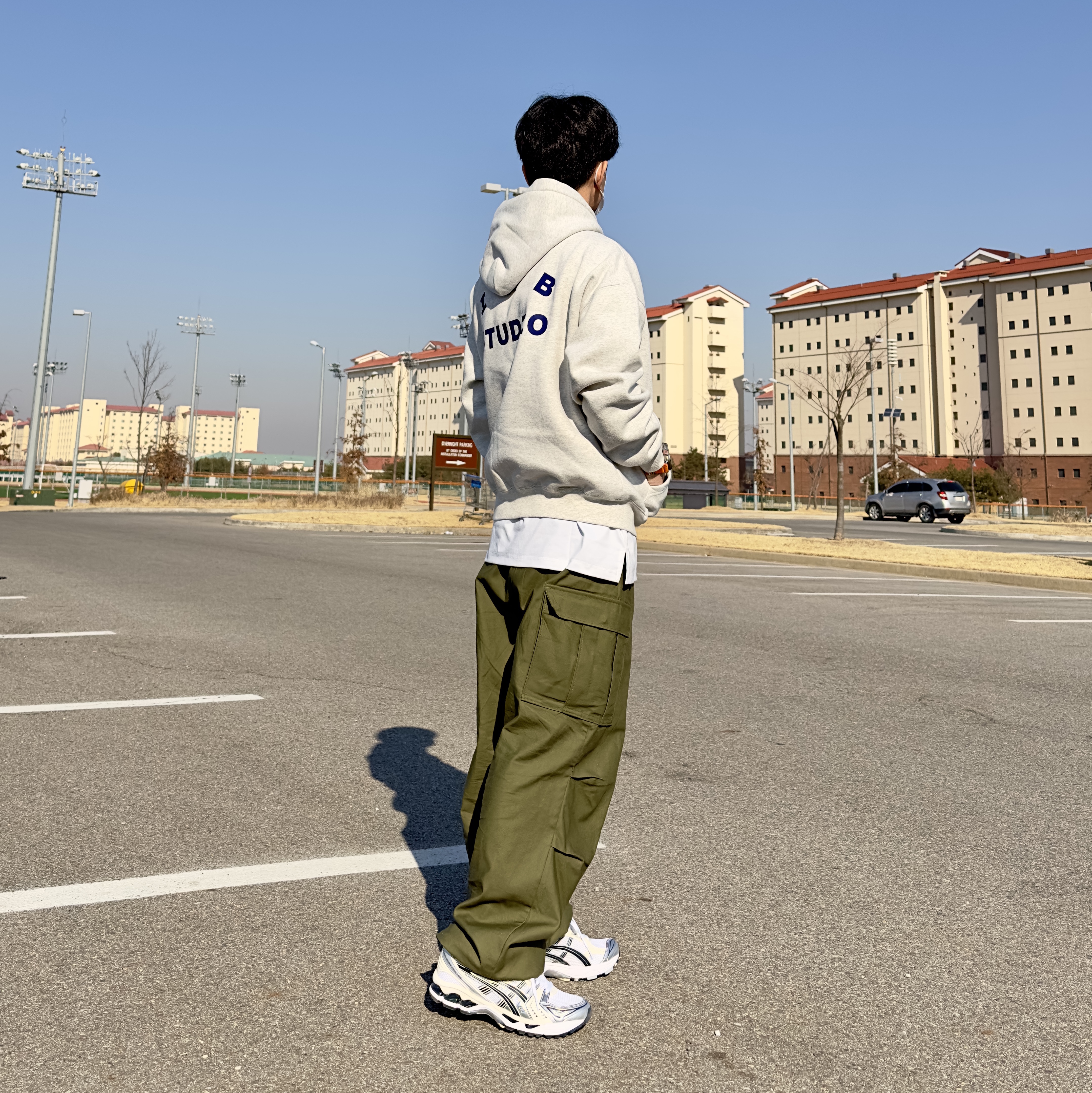 IAB Studio Hoodie Light Gray, (W) Asics Gel-Kayano 14 White Midnight 착용 스타일 - 2