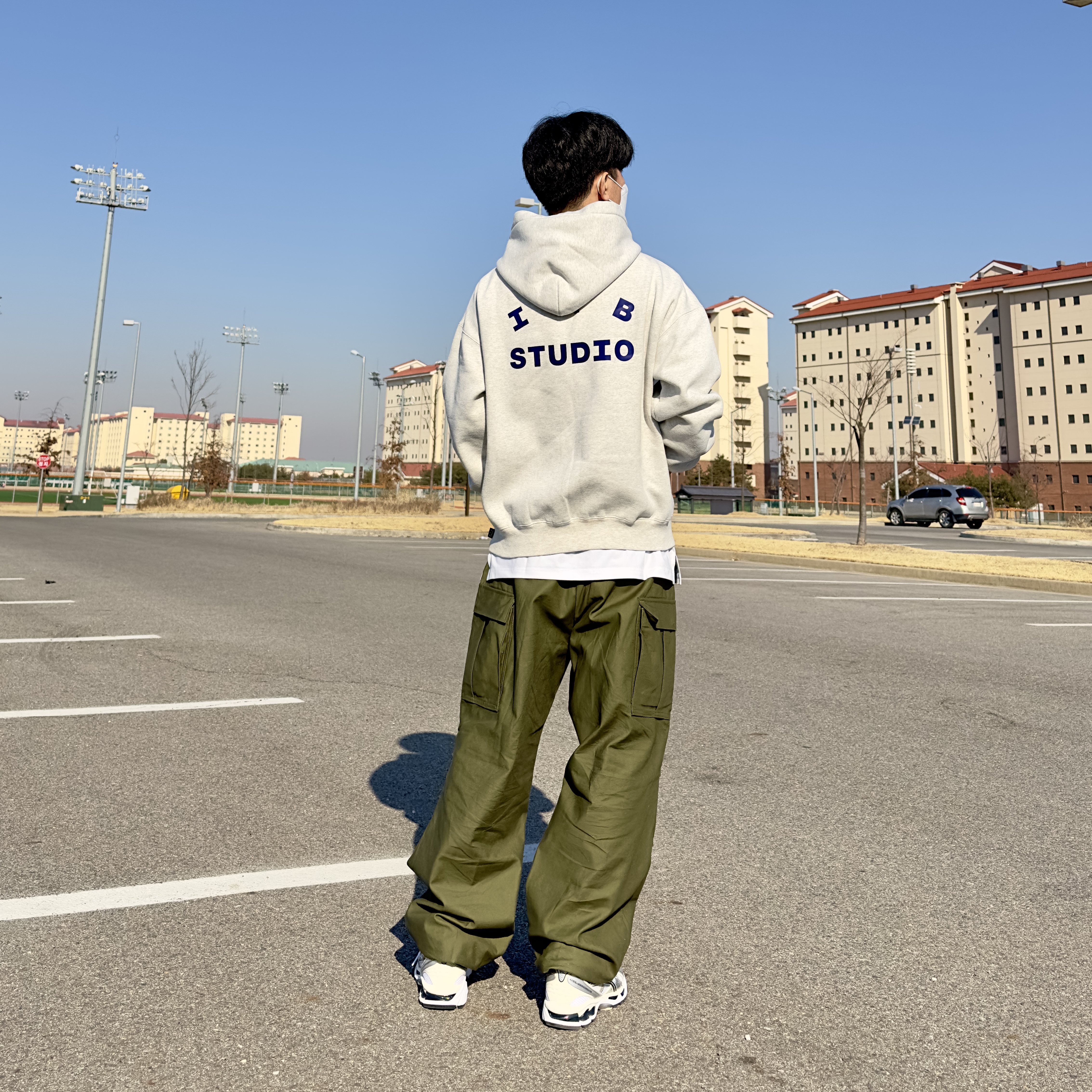 IAB Studio Hoodie Light Gray, (W) Asics Gel-Kayano 14 White Midnight 착용 스타일 - 3
