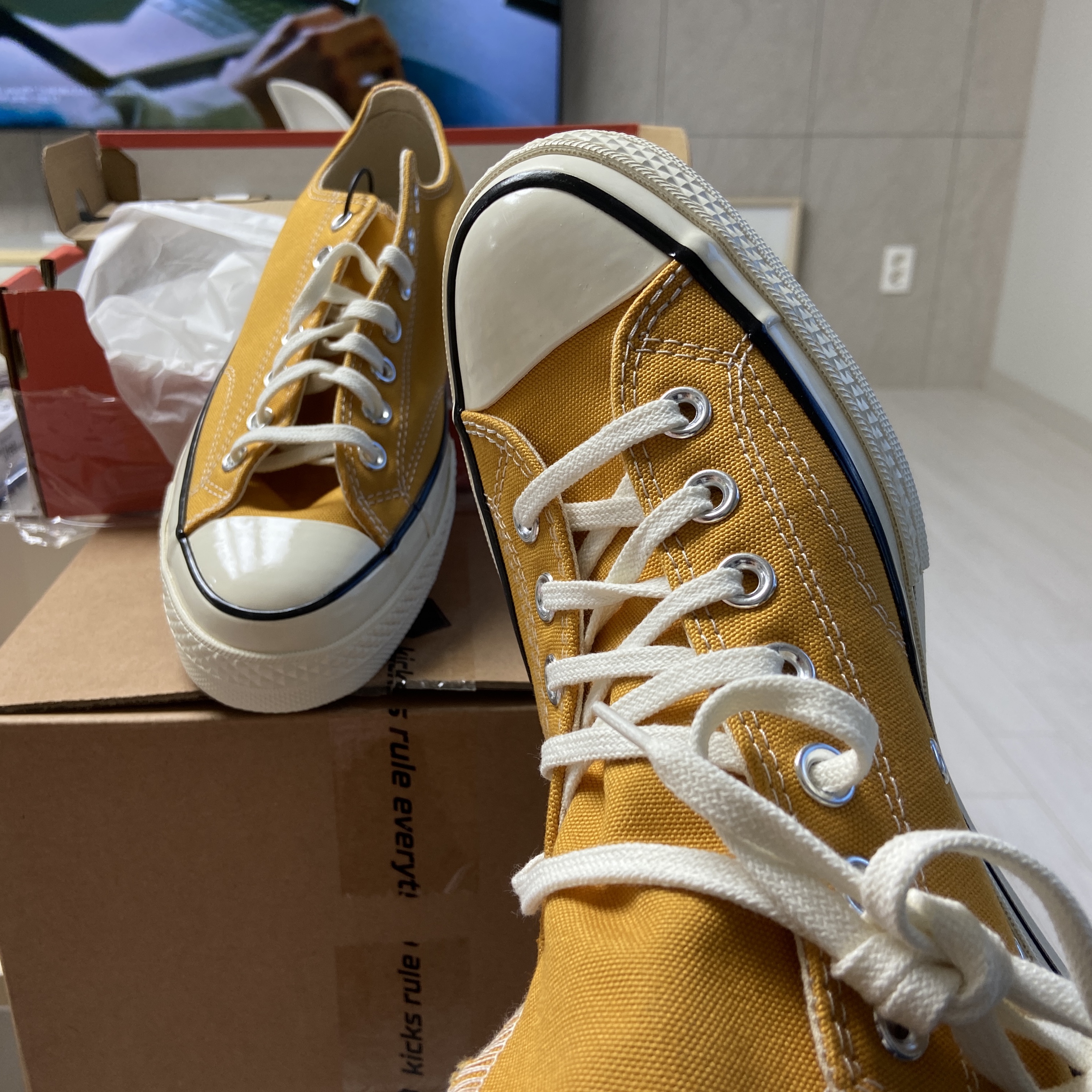 Converse Chuck 70 Ox Vintage Canvas Sunflower 착용 스타일 - 2