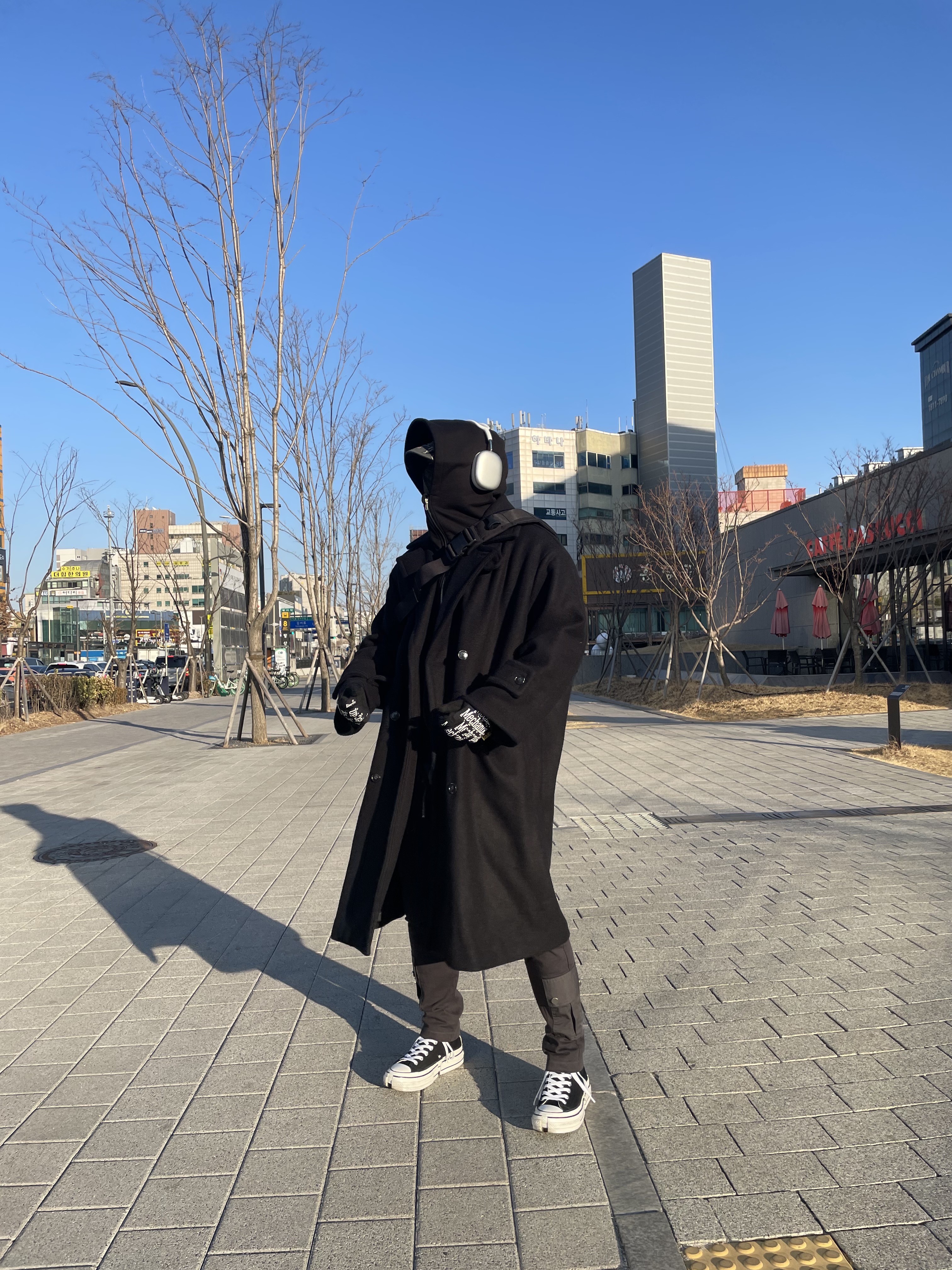 Converse x Feng Chen Wang Chuck 70 2-in-1 Natural Ivory Black, Apple AirPods Max Lightning Silver (Korean Ver.) 착용 스타일 - 2