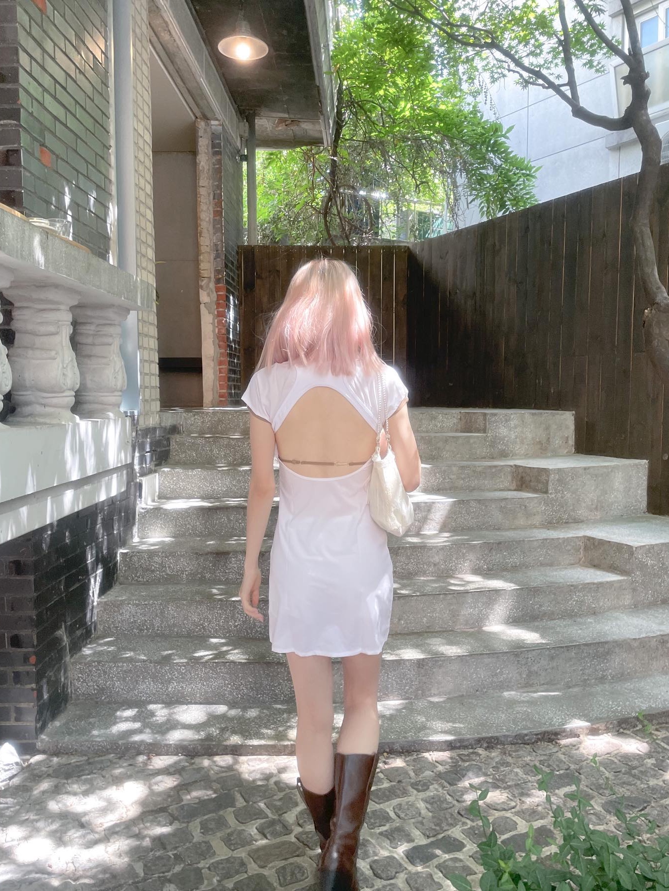(W) Nike x Jacquemus NRG Short Sleeve Mini Dress White - Asia, (W) Nike x Jacquemus NRG Short Sleeve Mini Dress Dark Obsidian - Asia 착용 스타일