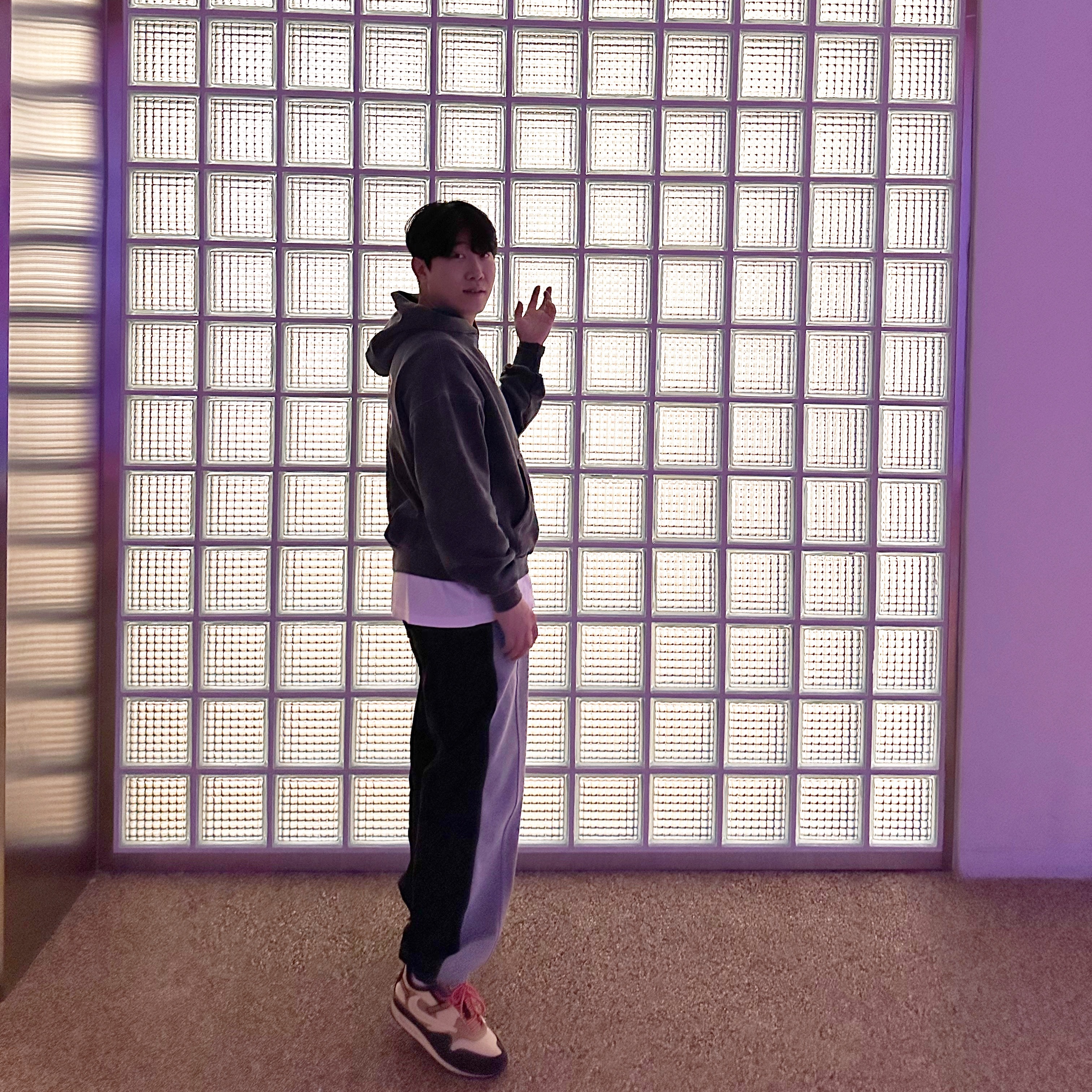 Nike x Travis Scott Air Max 1 Cact.us Brown, IAB Studio Pigment Hoodie & Sack Black 착용 스타일