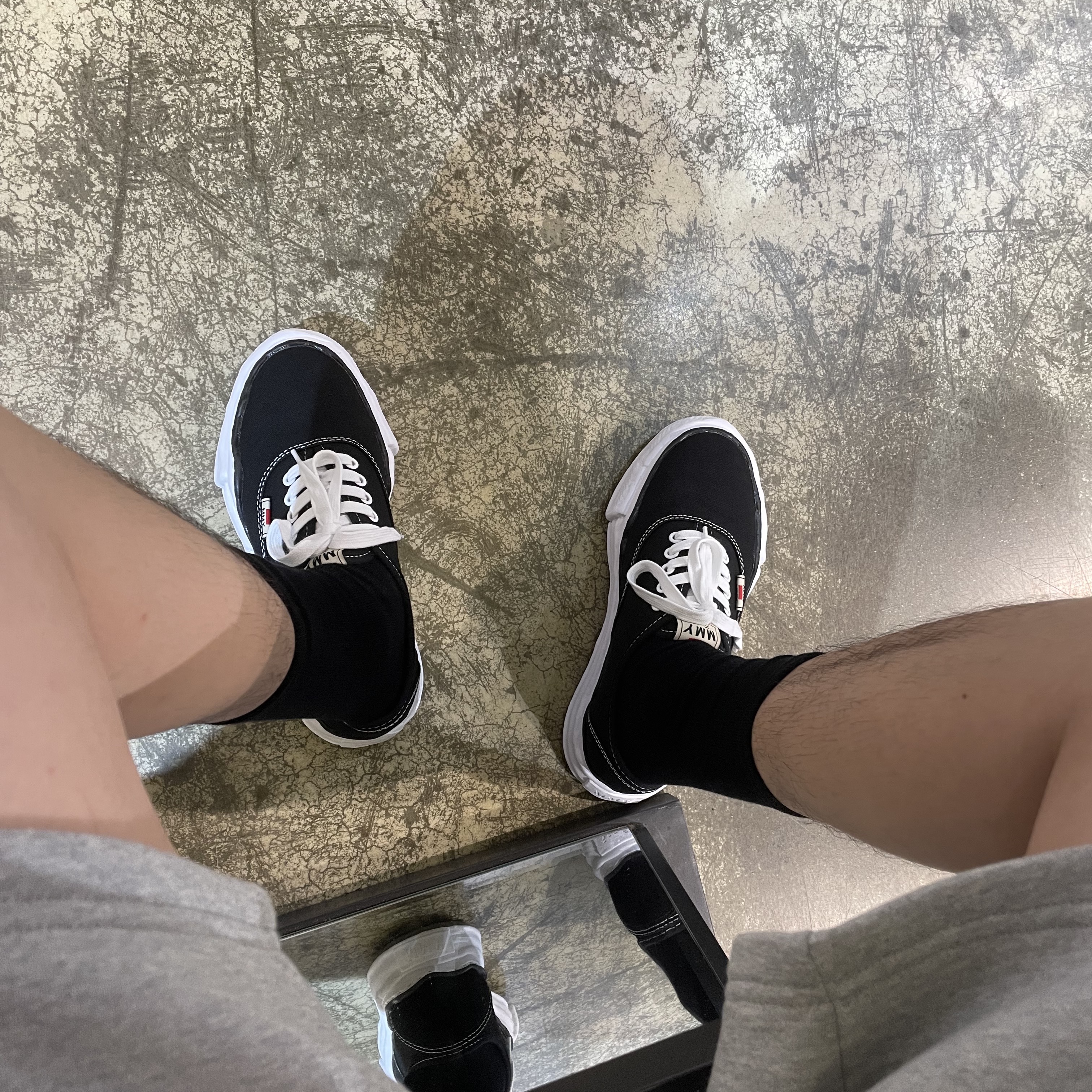 Maison Mihara Yasuhiro Baker OG Sole Canvas Low Cut Sneakers Black 착용 스타일