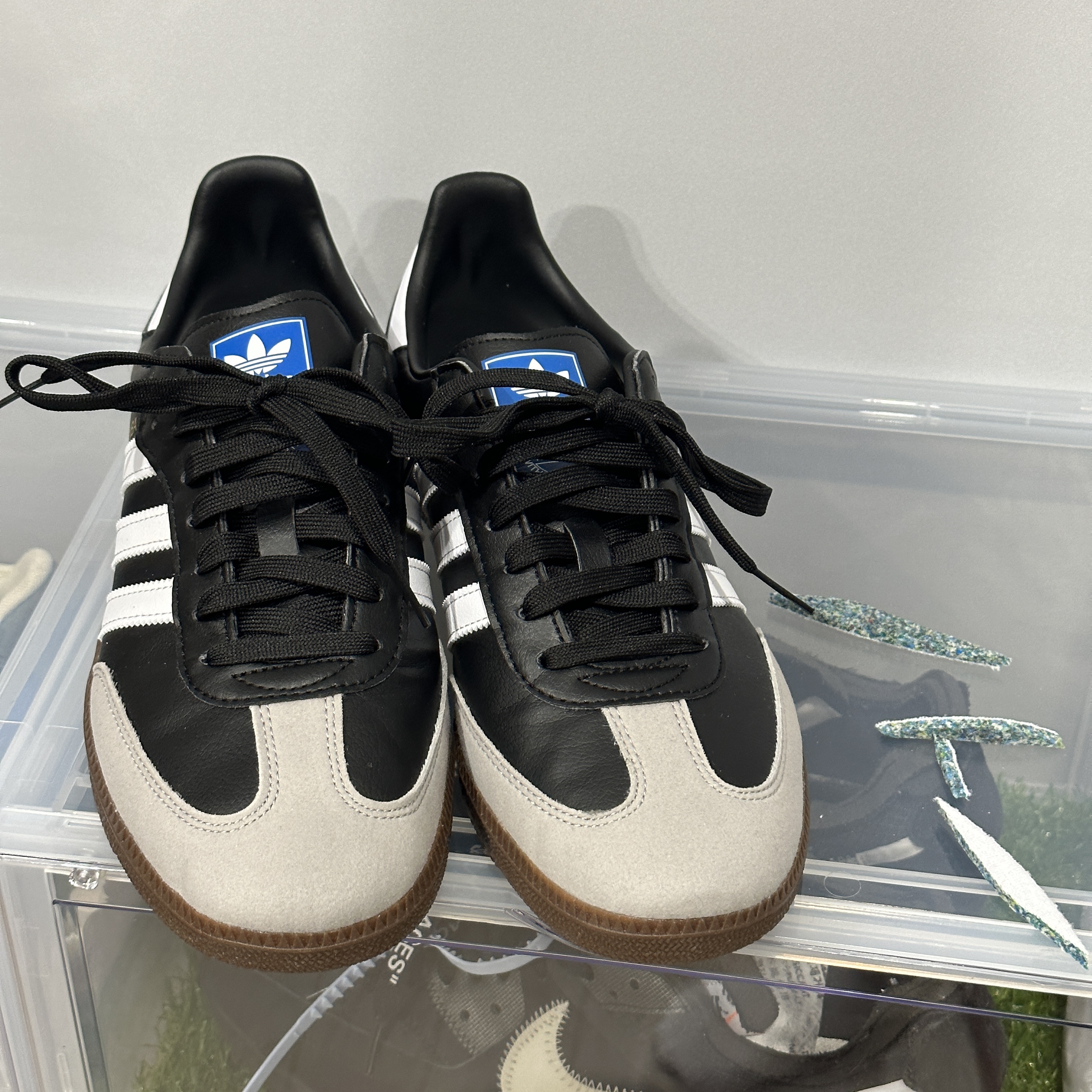Adidas Samba Vegan Black White 착용 스타일 - 1