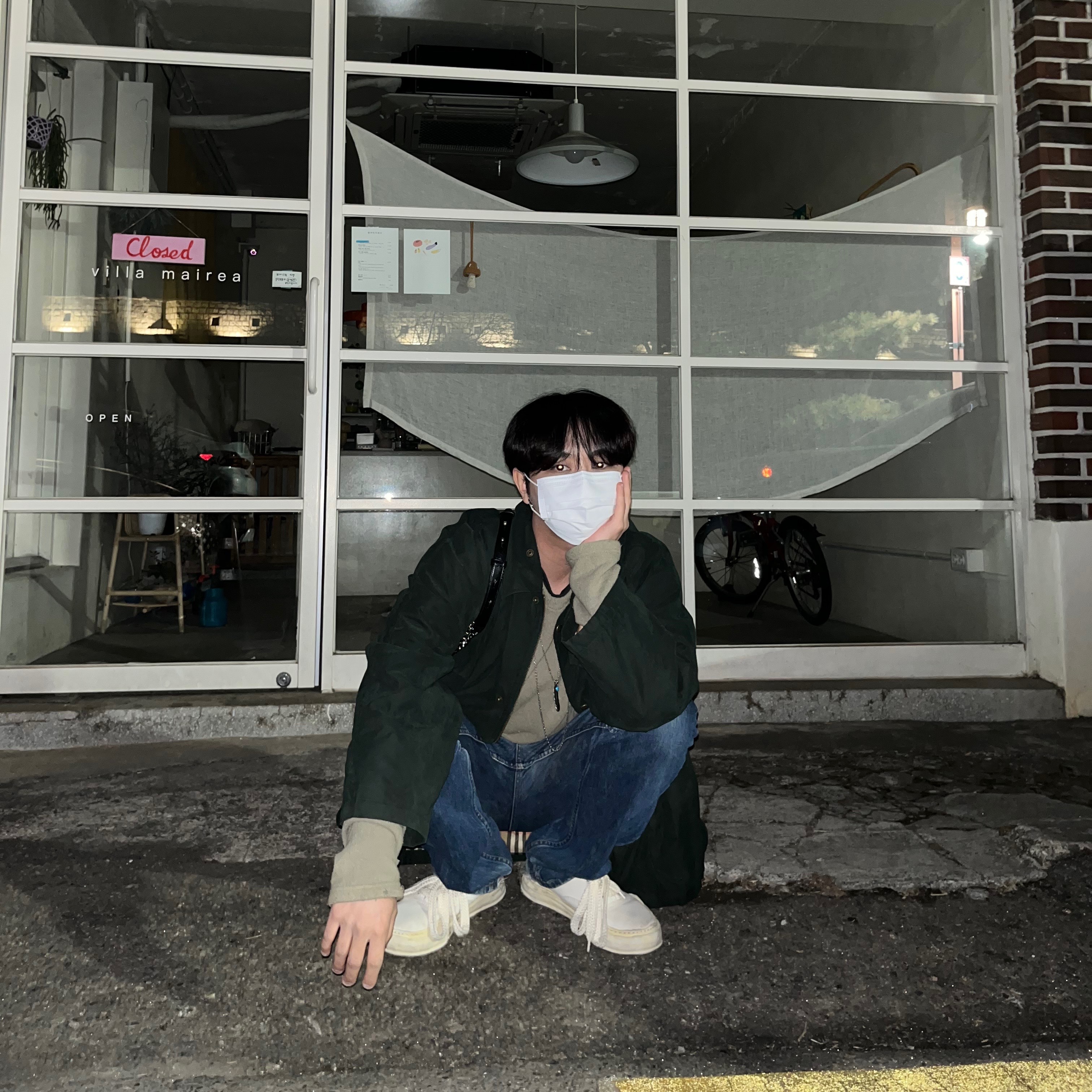 Maison Mihara Yasuhiro Baker OG Sole OD Canvas Low-top Sneakers White, Chanel Gabrielle Large Hobo Bag Aged Calfskin & Gold Black 착용 스타일 - 2