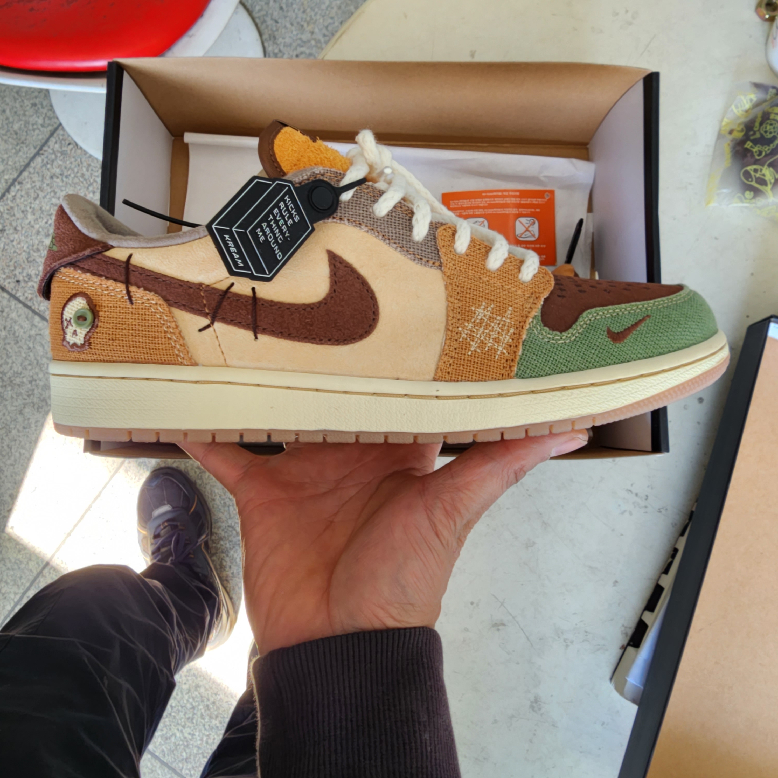 Jordan 1 x Zion Williamson Retro Low OG Flax and Oil Green 착용 스타일