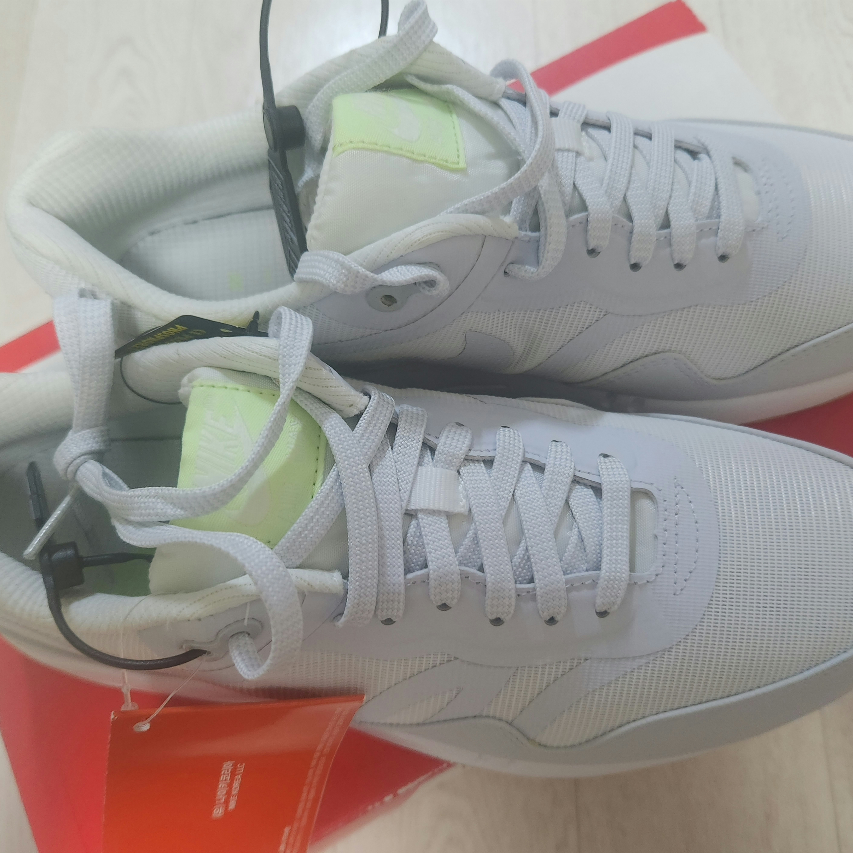 Nike Air Max 1 Premium Tape Glow In The Dark 착용 스타일