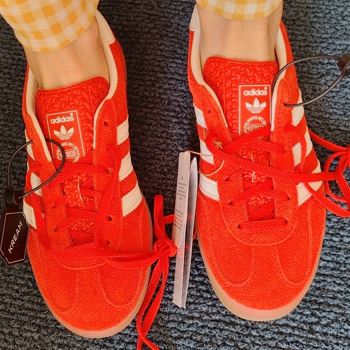 (W) Adidas Gazelle Indoor Bold Orange Cloud White 착용 스타일