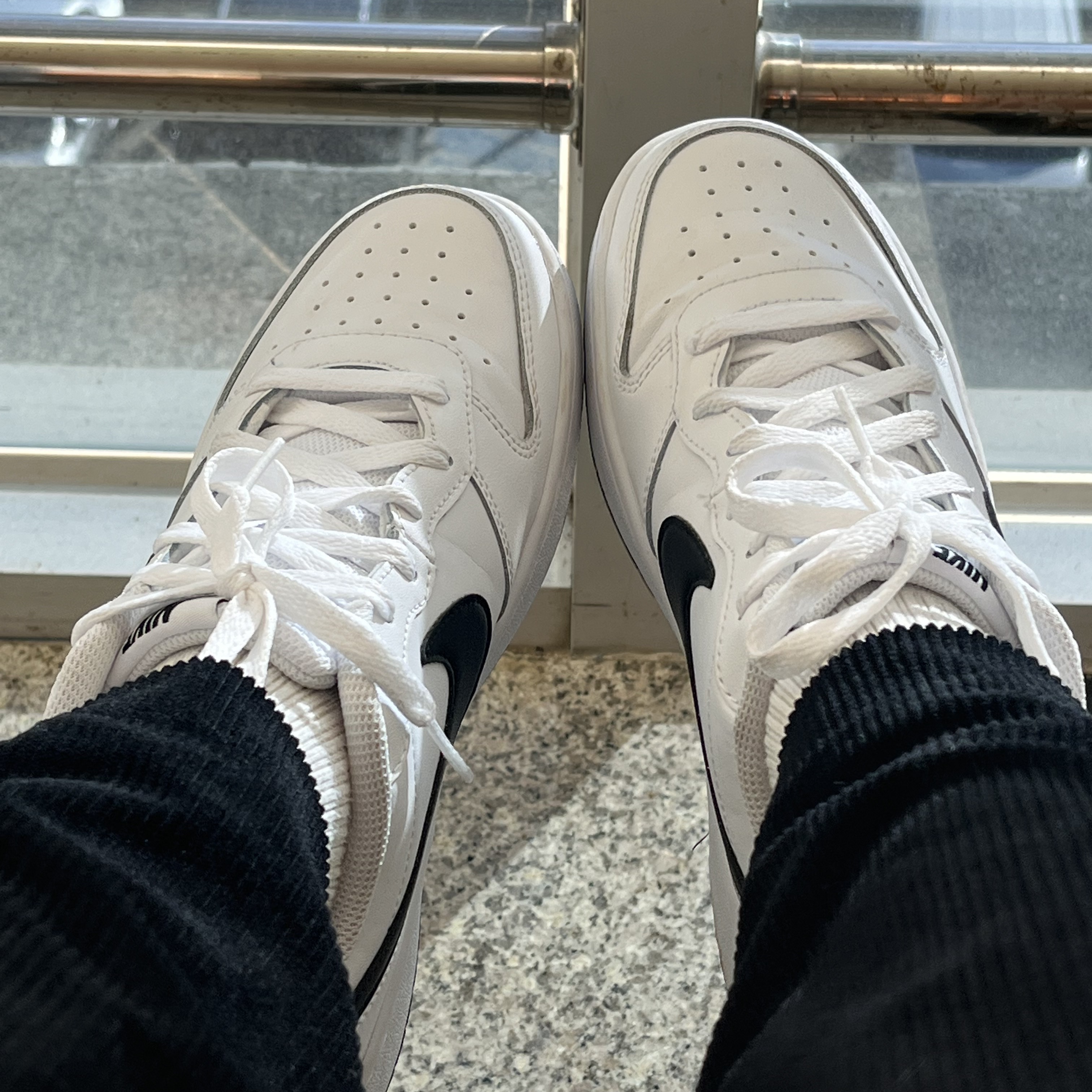 (GS) Nike Court Borough Low 2 White Black 착용 스타일 - 1