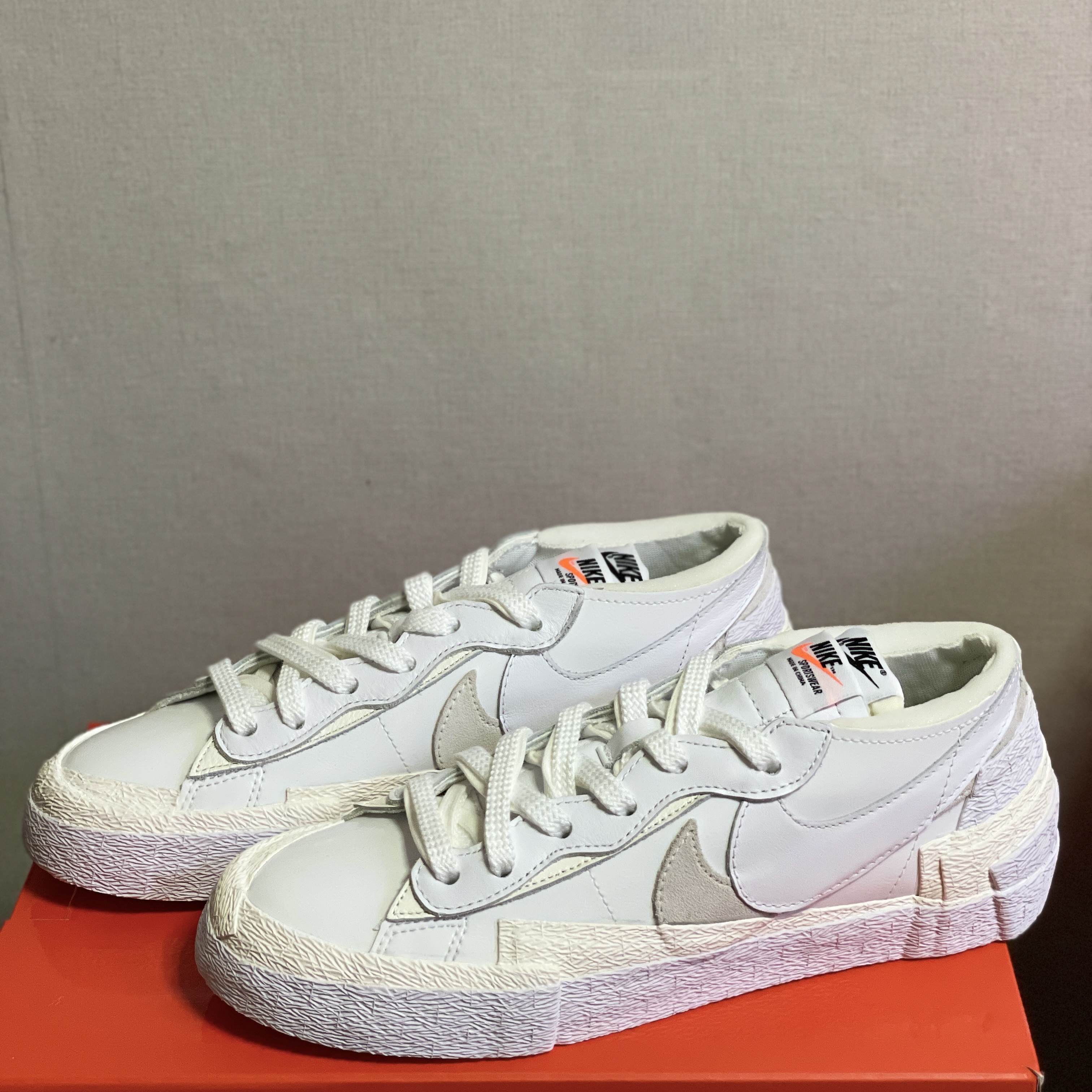 Nike x Sacai Blazer Low Black Patent Leather, Nike x Sacai Blazer Low White Patent Leather 착용 스타일 - 3