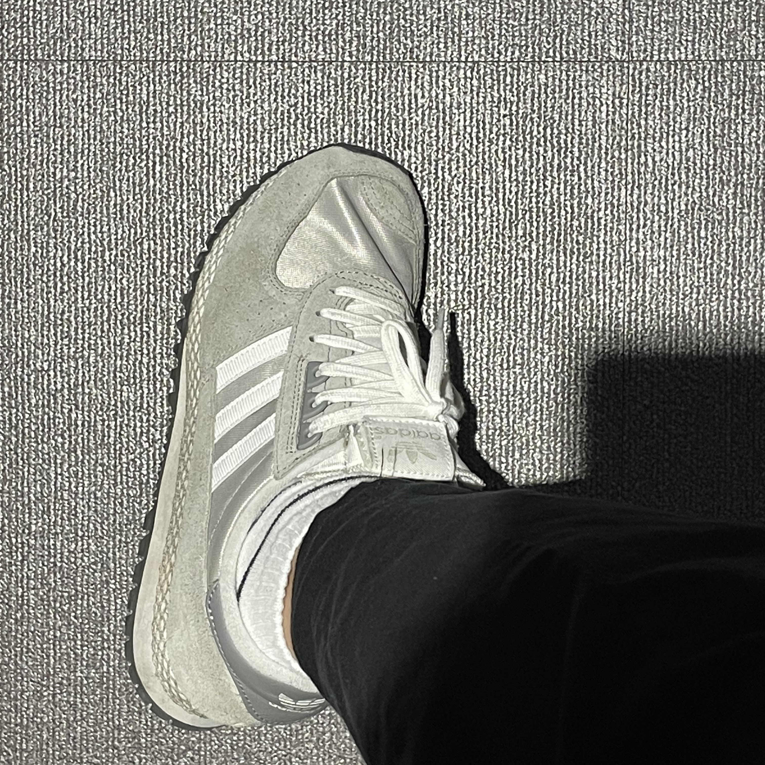 Adidas City Marathon PT Beige Navy 착용 스타일
