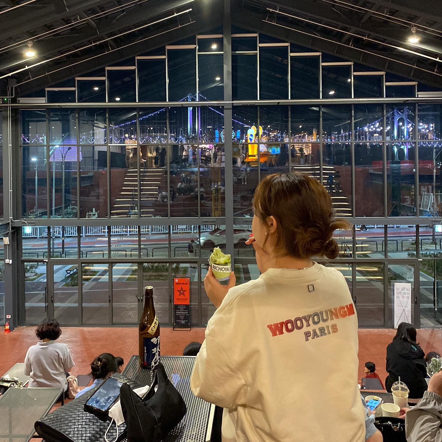 Wooyoungmi Cotton Fuzzy Back Logo Sweatshirt Ivory - 22FW 착용 스타일