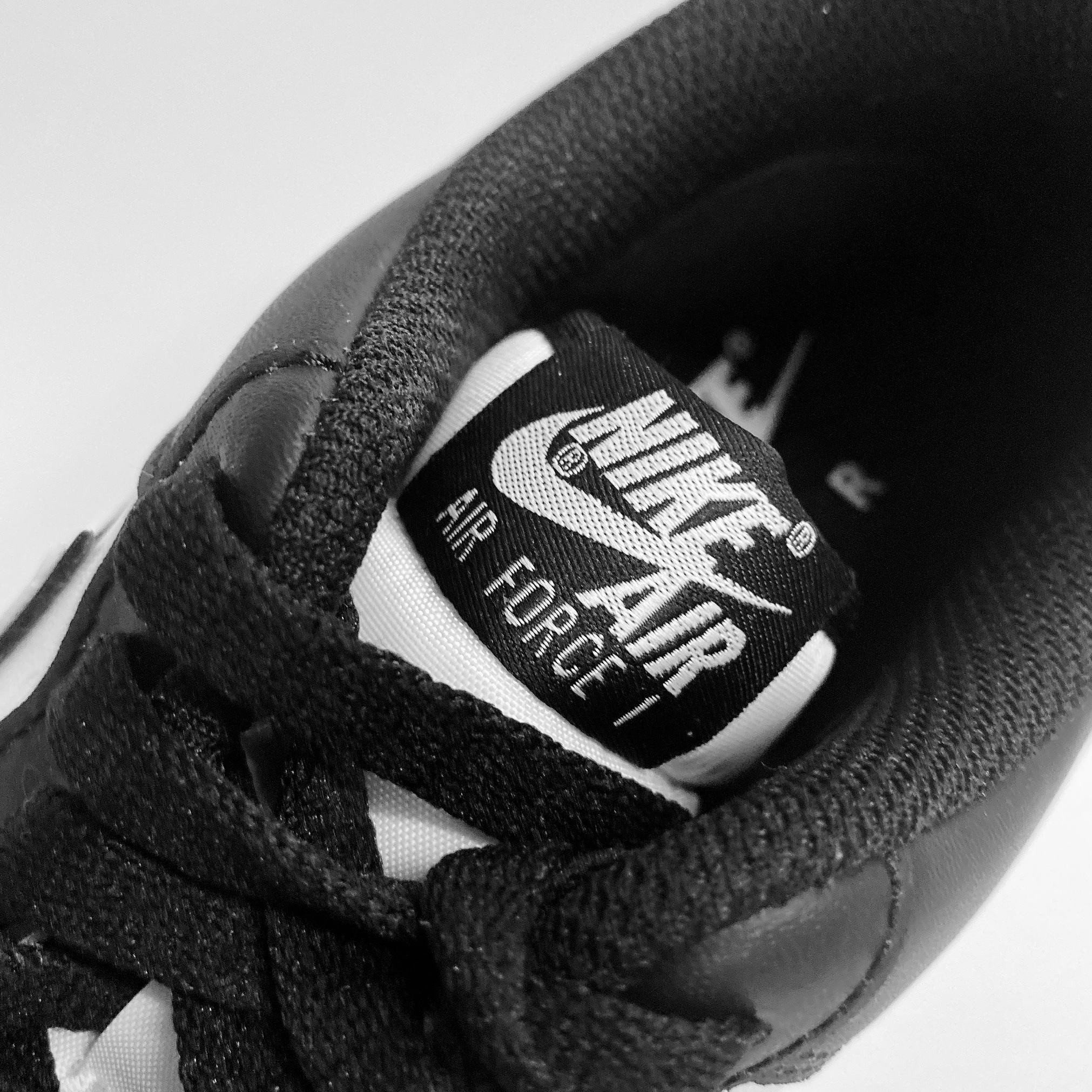 Nike Air Force 1 '07 Black White 착용 스타일 - 2