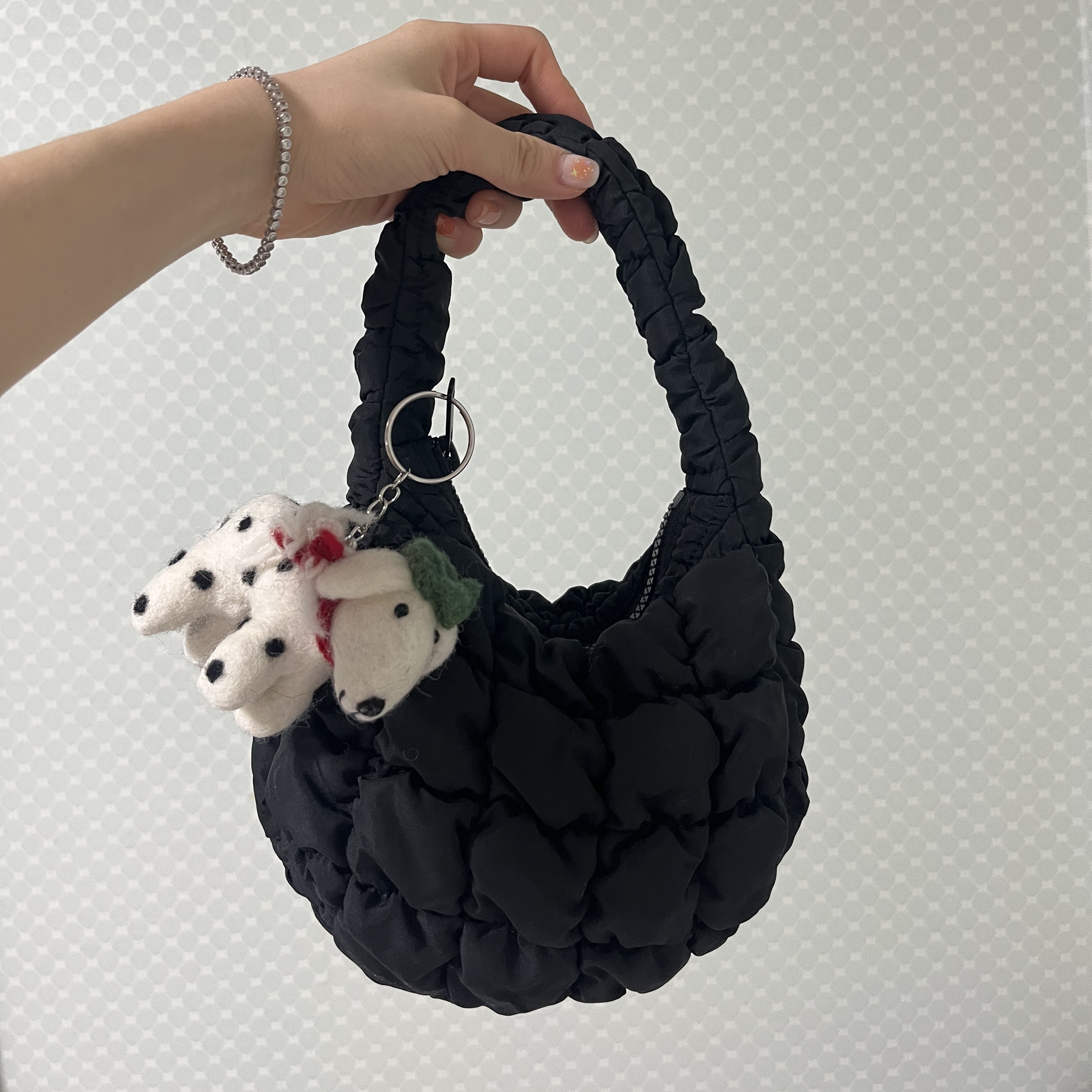 COS Quilted Micro Bag Black 착용 스타일