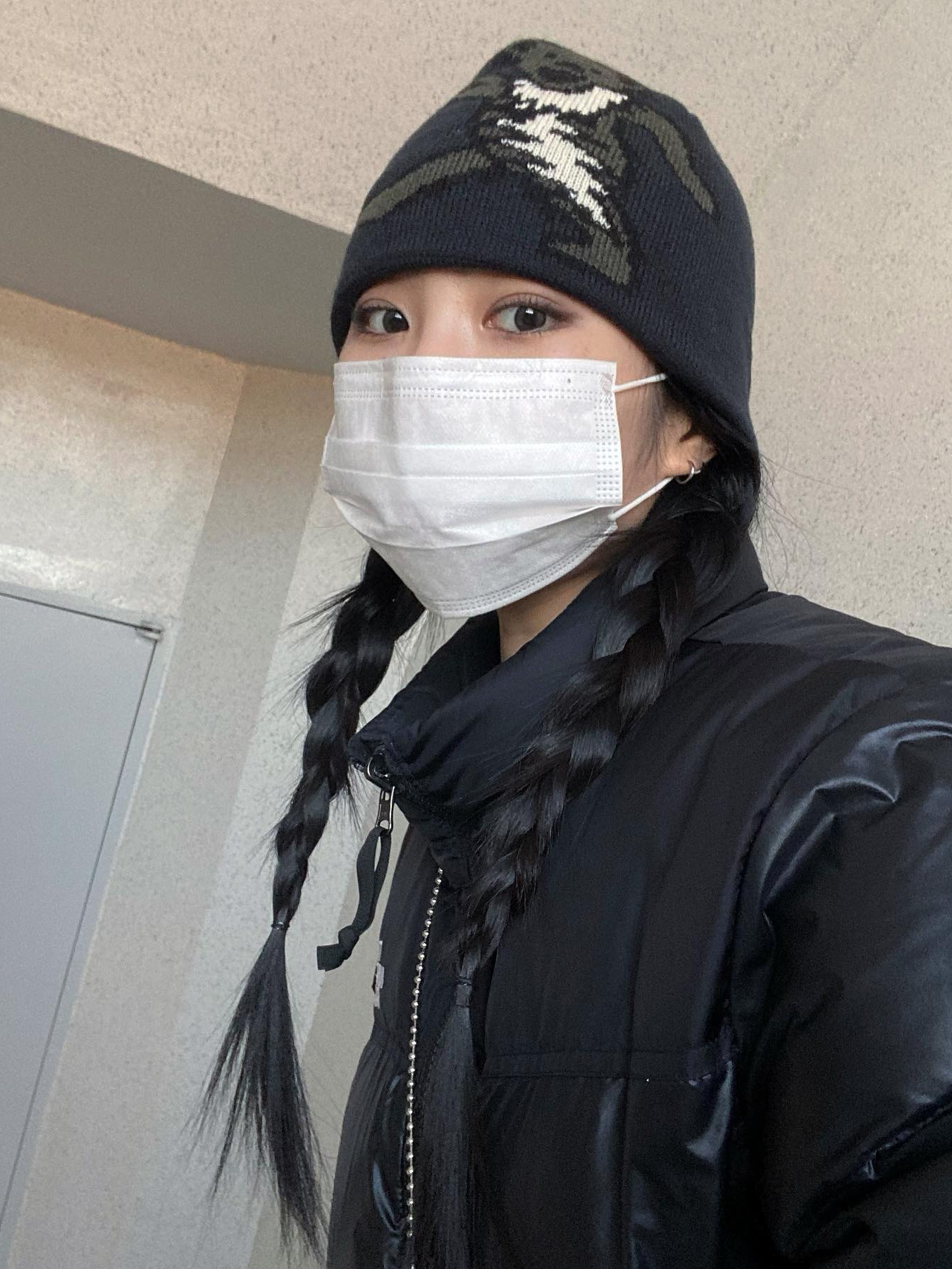 Thisisneverthat x Grateful Dead Dancing Bear No Cuff Beanie Off Black, Thisisneverthat x Grateful Dead Dancing Bear No Cuff Beanie Plum 착용 스타일