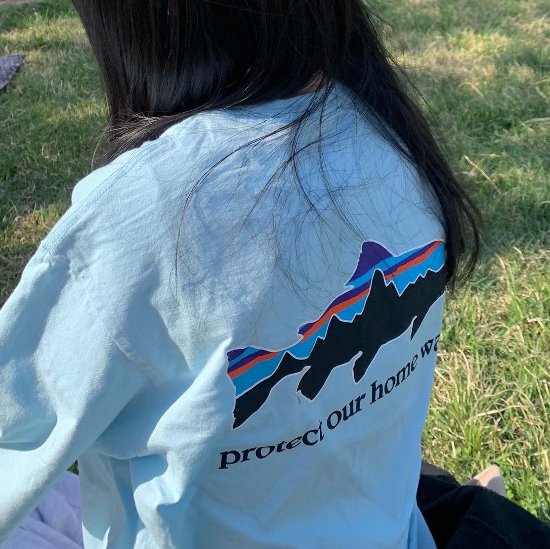 Patagonia Home Water Trout Organic T-Shirt Garden Green, Patagonia Home Water Trout Organic T-Shirt Fin Blue 착용 스타일