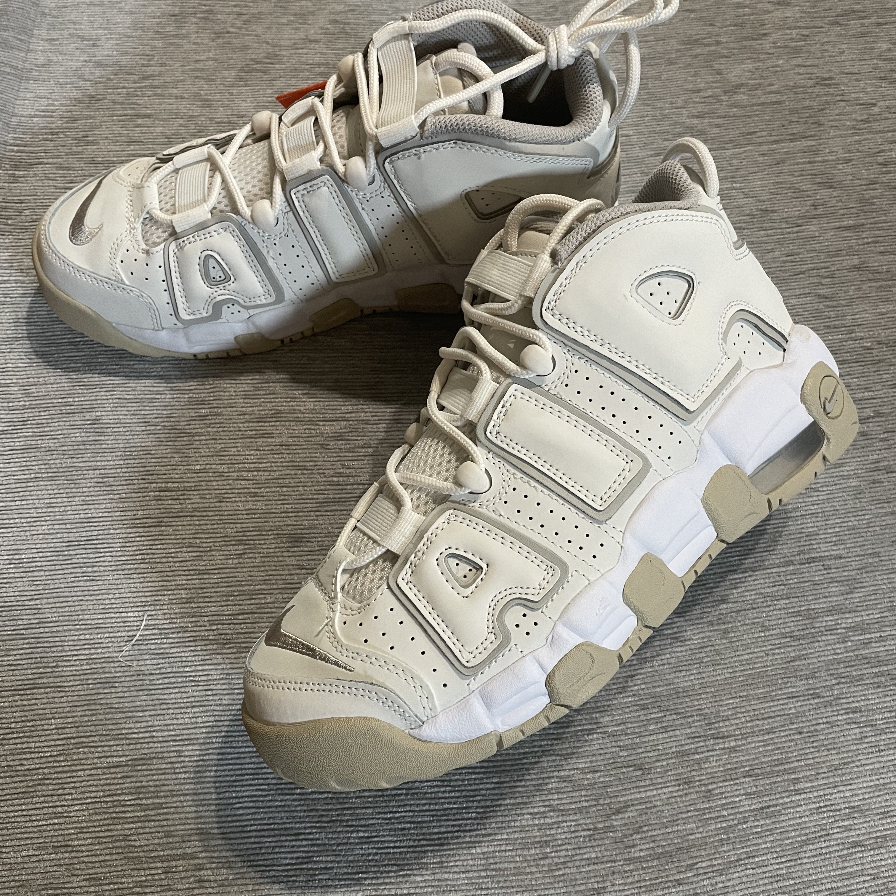 (GS) Nike Air More Uptempo Phantom 착용 스타일