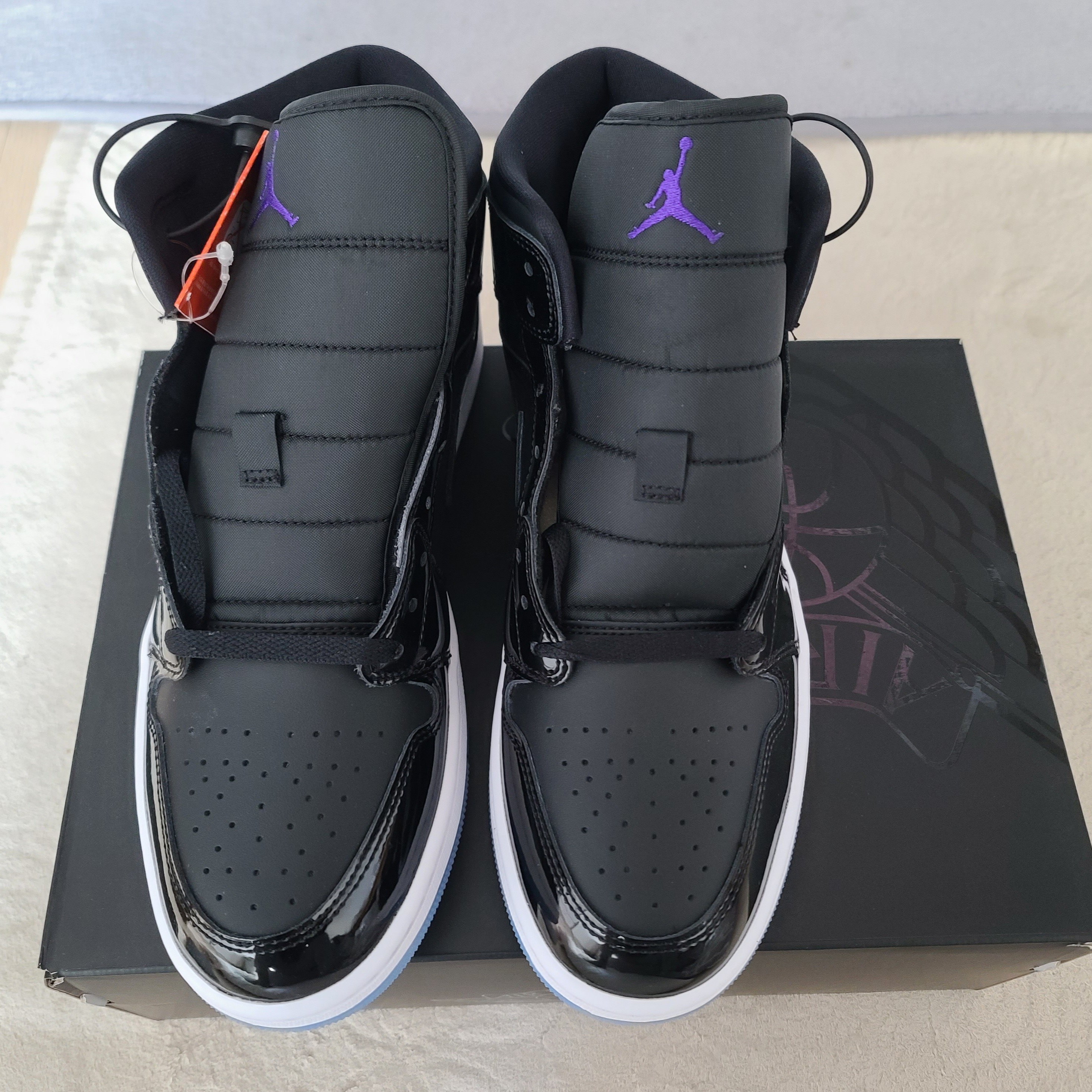 Jordan 1 Mid SE Black Dark Concord 착용 스타일 - 1