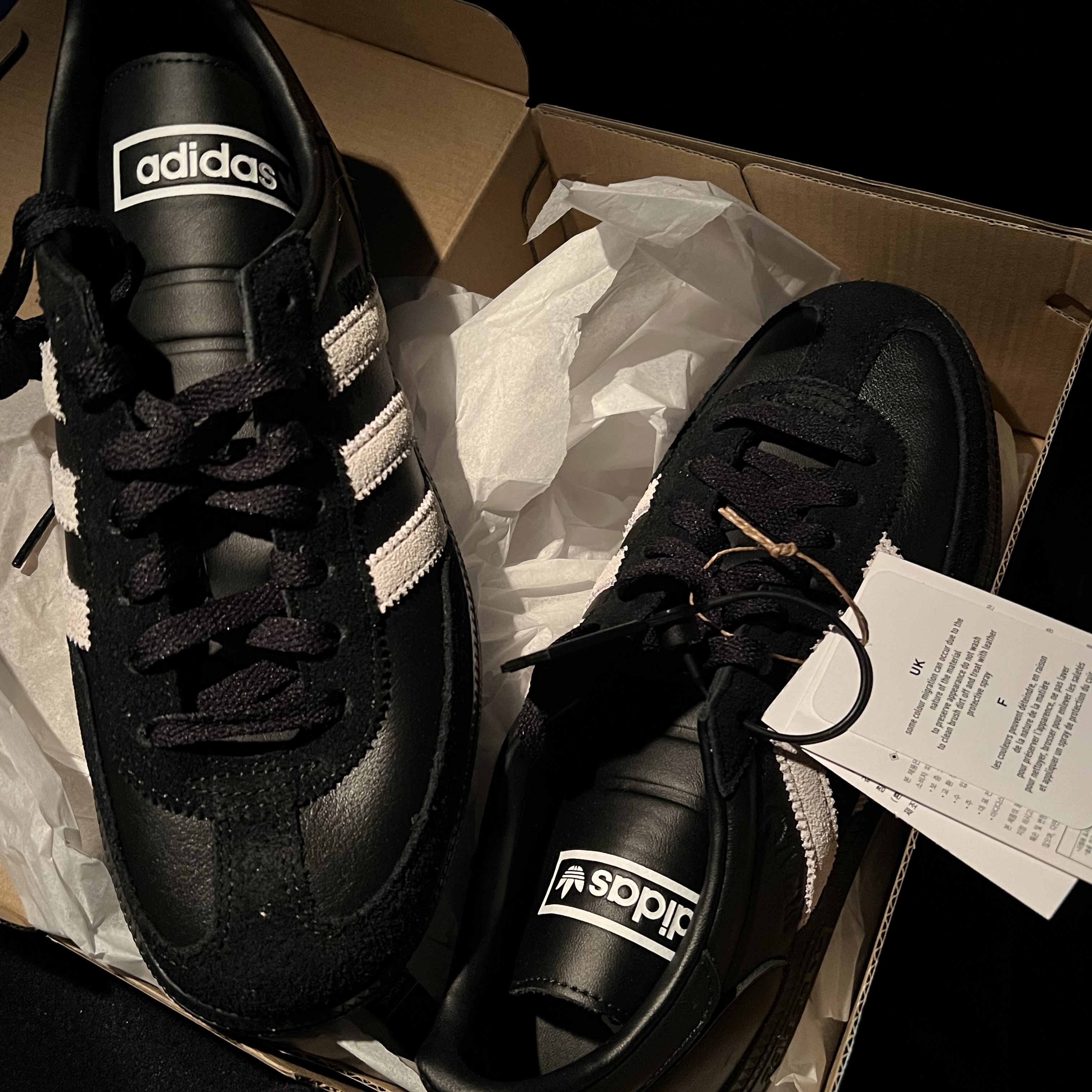Adidas Spezial Handball Core Black Cloud White 착용 스타일 - 1