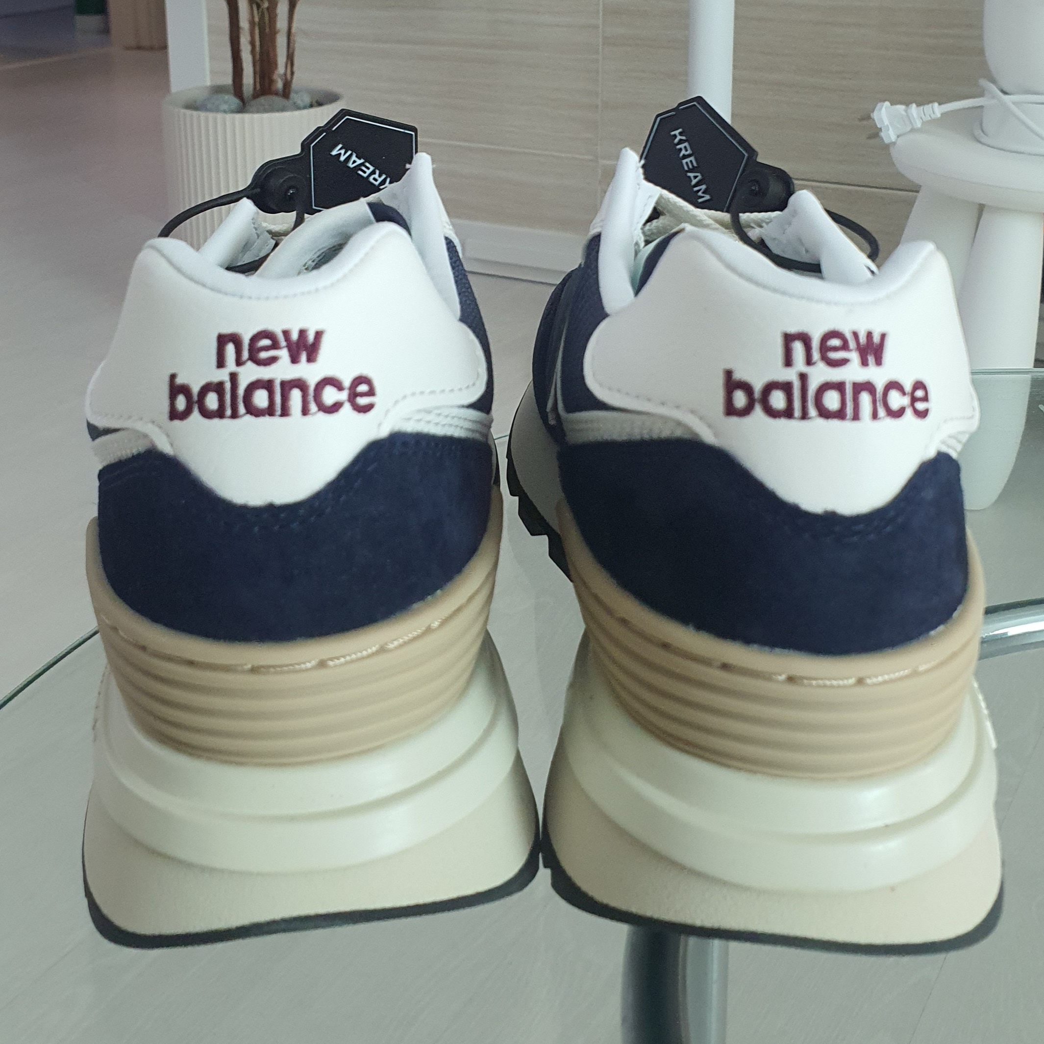 New Balance 574 Legacy Navy 착용 스타일 - 2