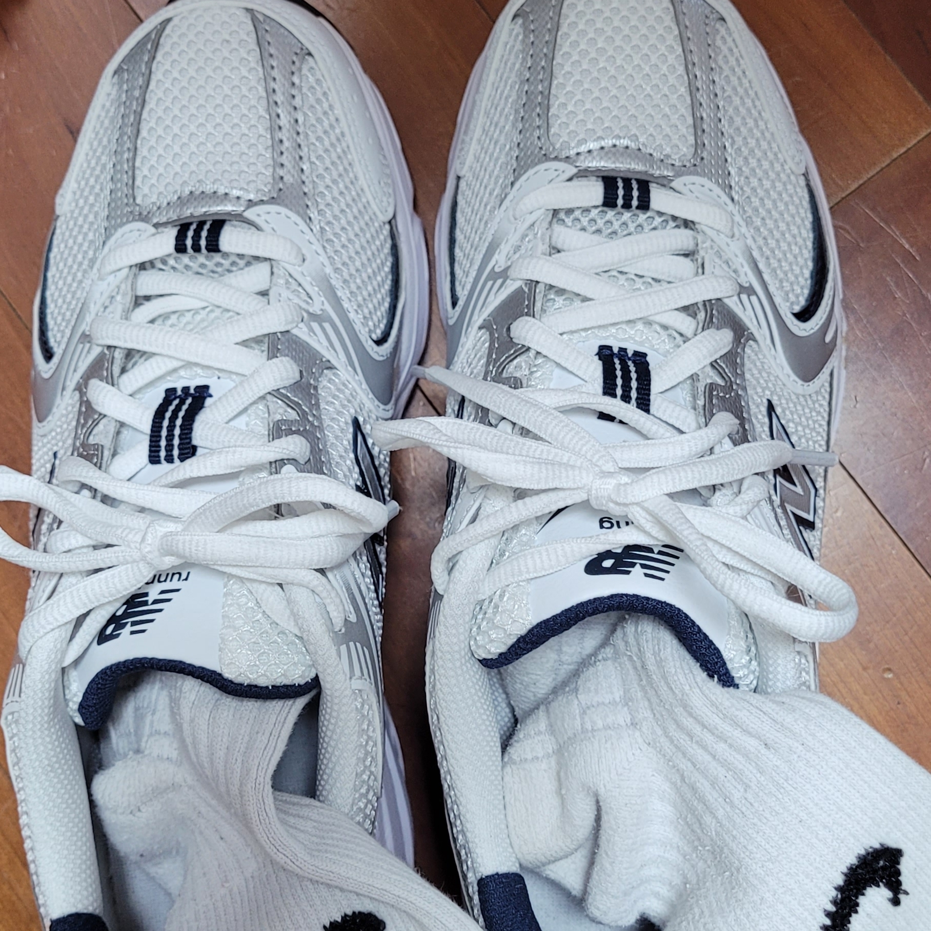 New Balance 530 White 착용 스타일